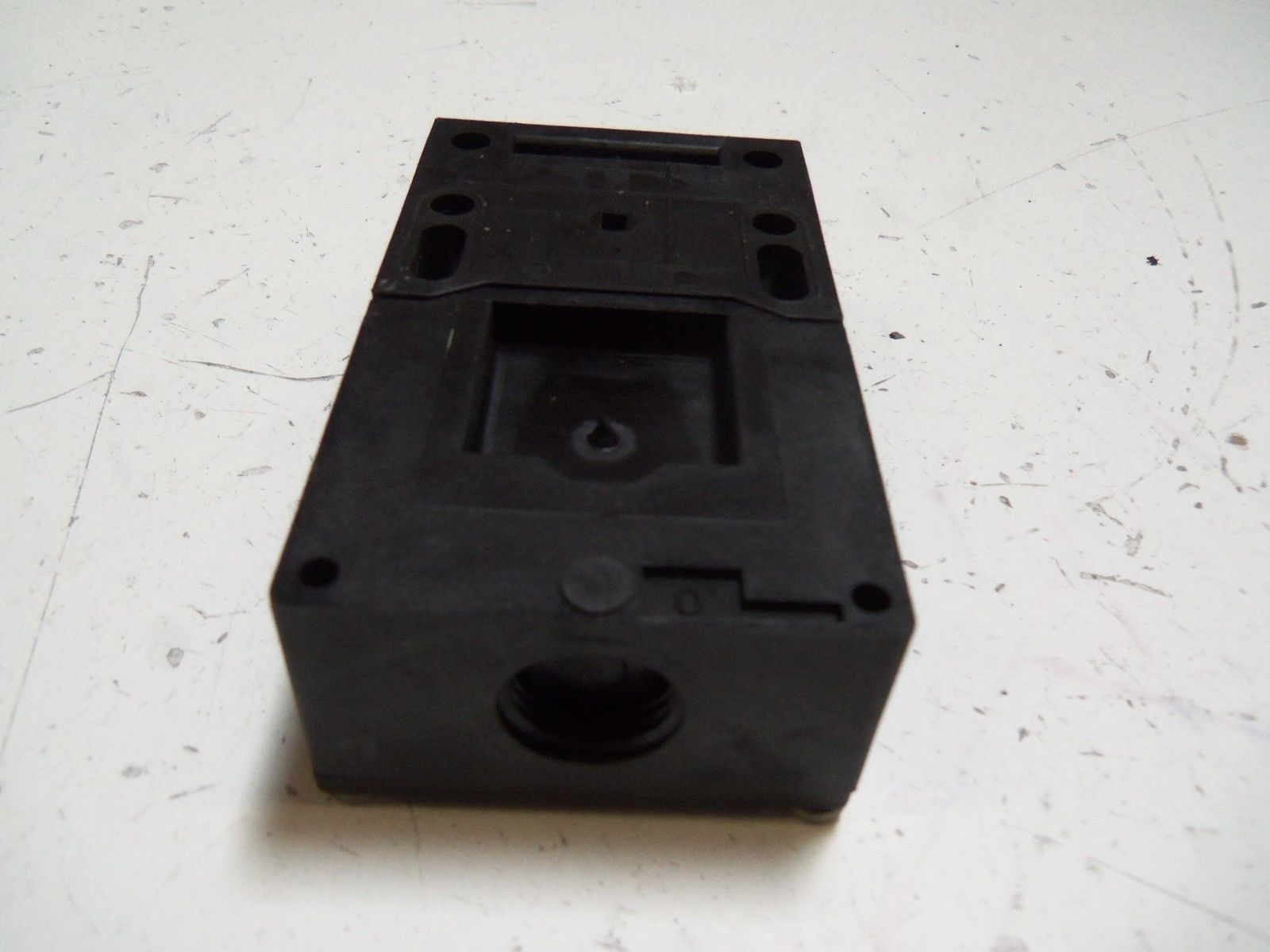 SCHMERSAL AZ16-02RVRK-M16 SAFETY SWITCH UNMP