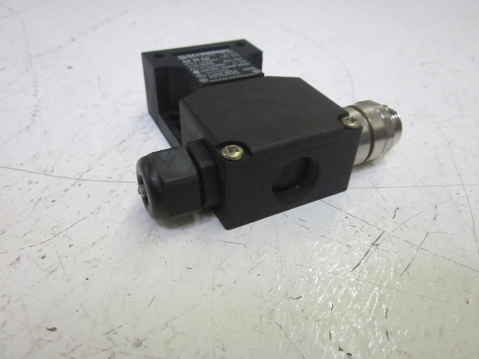SCHMERSAL AZ 16 ZSR INTERLOCK SWITCH 10A 600V UNMP