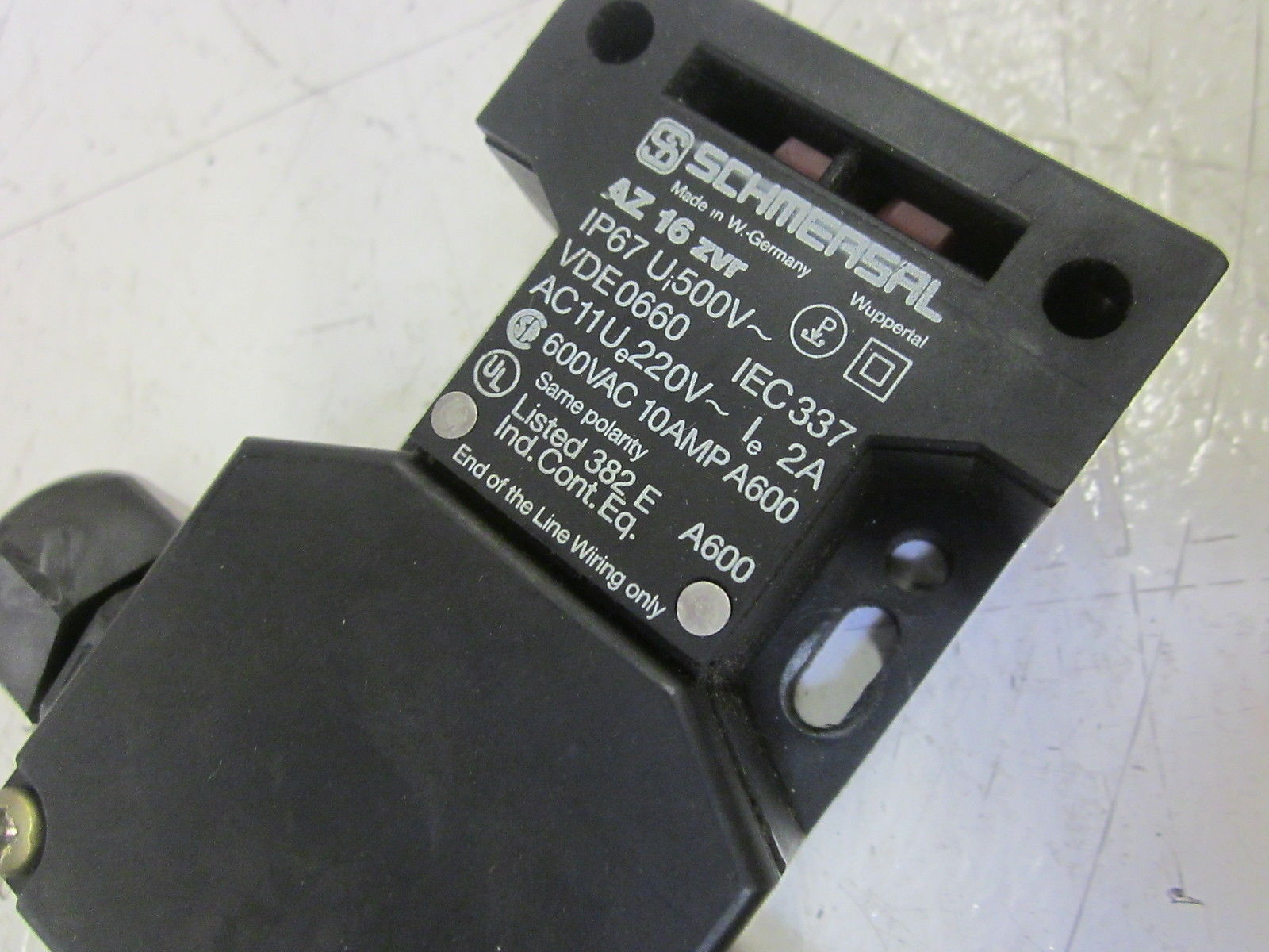 SCHMERSAL AZ 16 ZSR INTERLOCK SWITCH 10A 600V UNMP