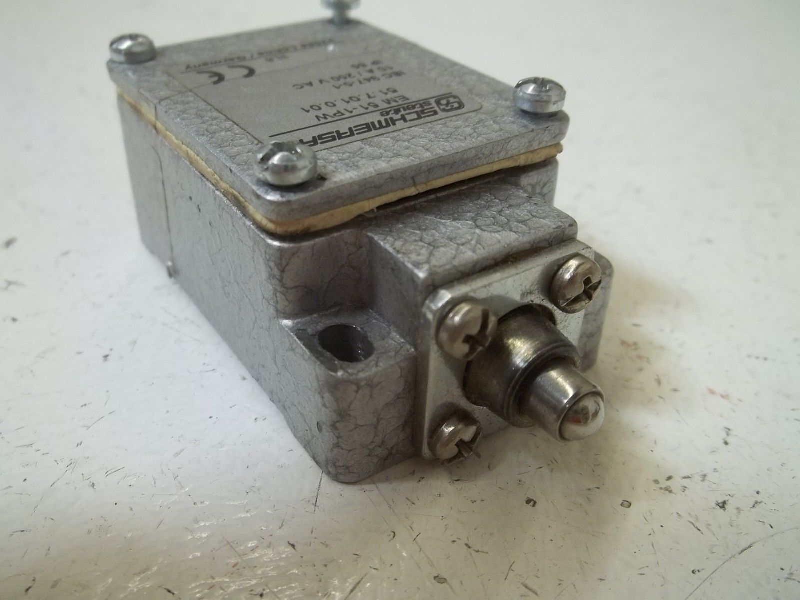 SCHMERSAL EM51-1PW LIMIT SWITCH UNMP