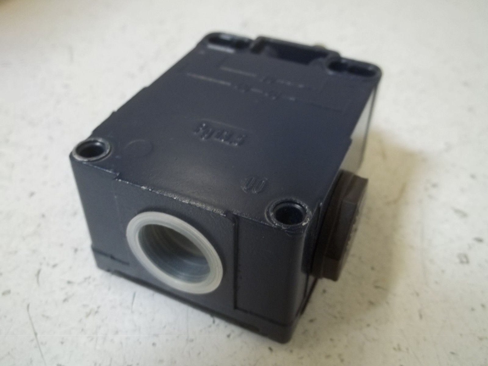 SCHMERSAL ZS 355-11Z LIMIT SWITCH NSNP