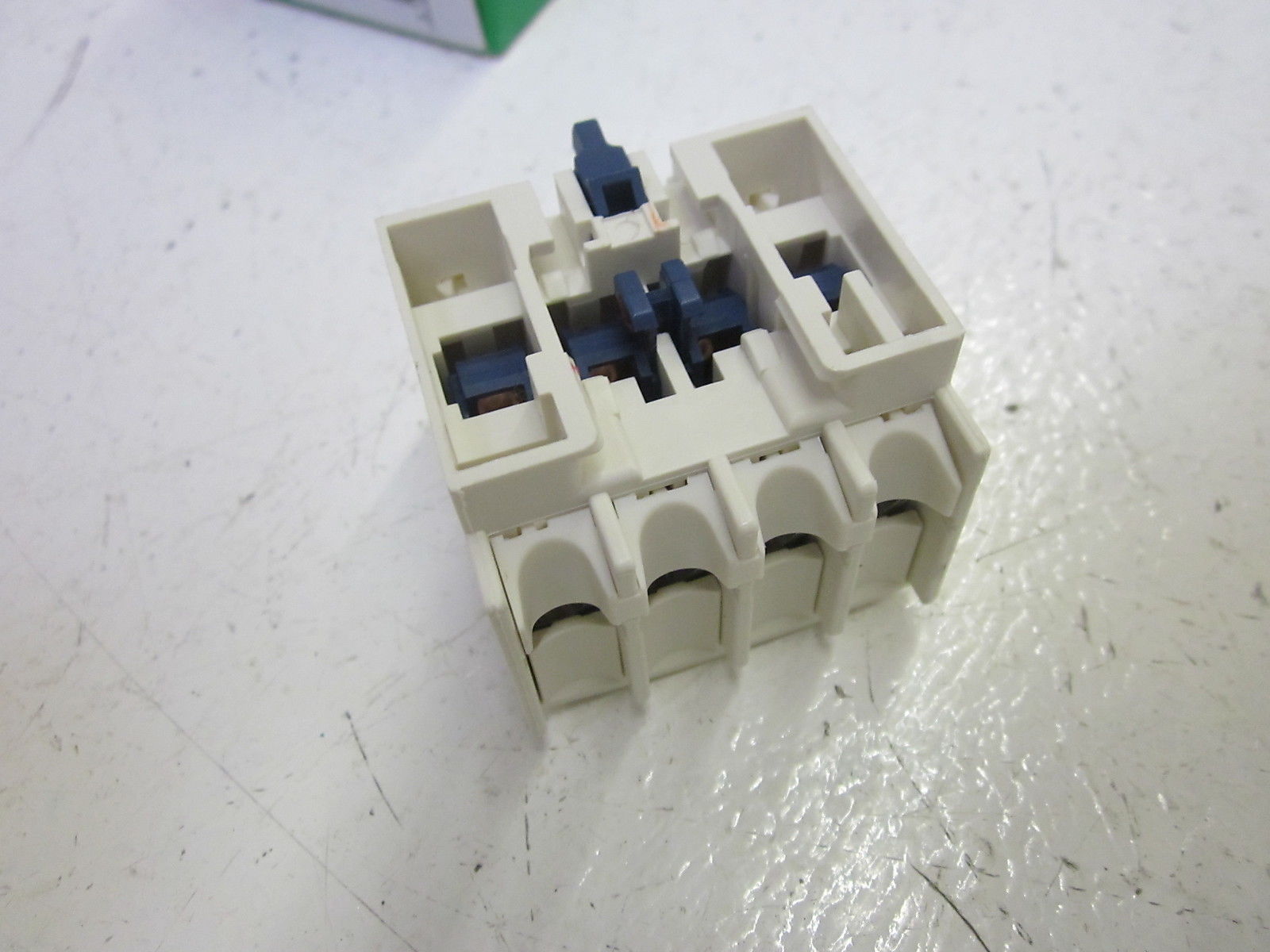 SCHNEIDER ELECTRIC LADN40 AUXILIARY CONTACT 600V (AS PICTURED)  NSMP