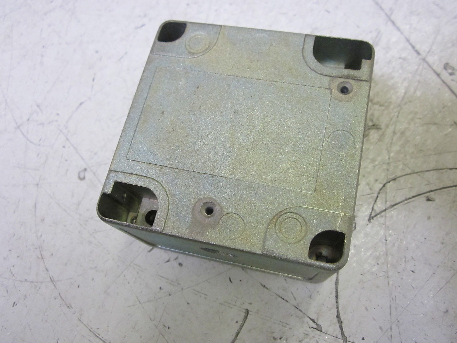 SCHNEIDER ELECTRIC TSXSCA50 UNI-TEL. TAP JUNCTION UNMP