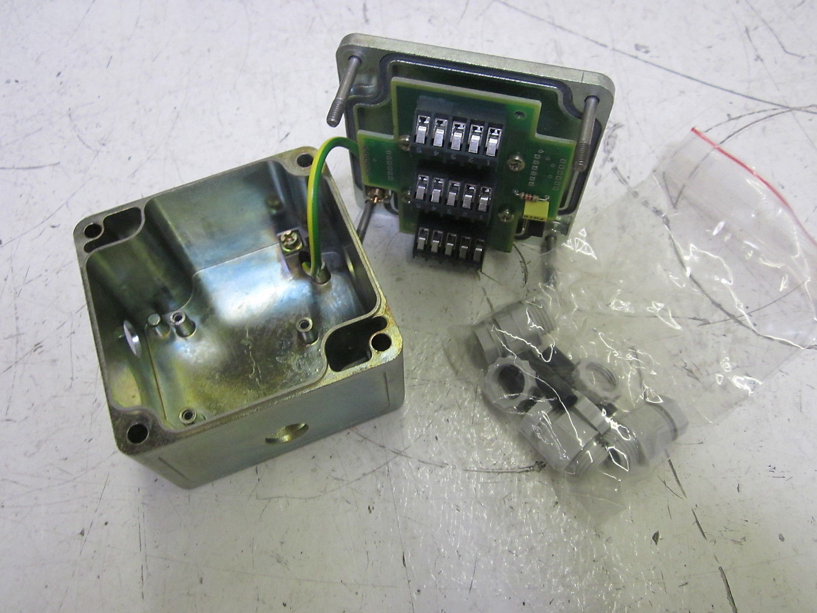 SCHNEIDER ELECTRIC TSXSCA50 UNI-TEL. TAP JUNCTION UNMP