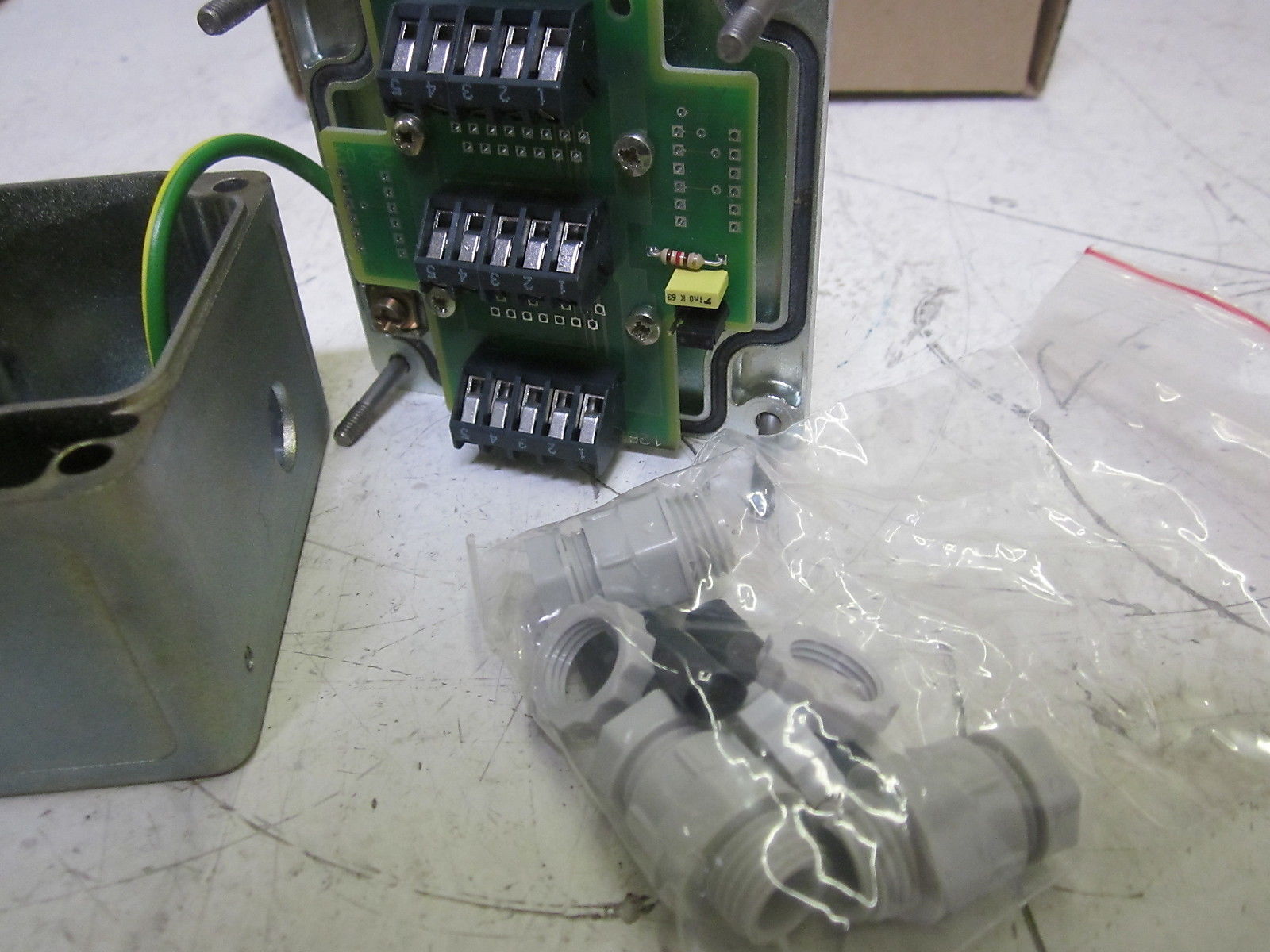 SCHNEIDER ELECTRIC TSXSCA50 UNI-TEL. TAP JUNCTION UNMP