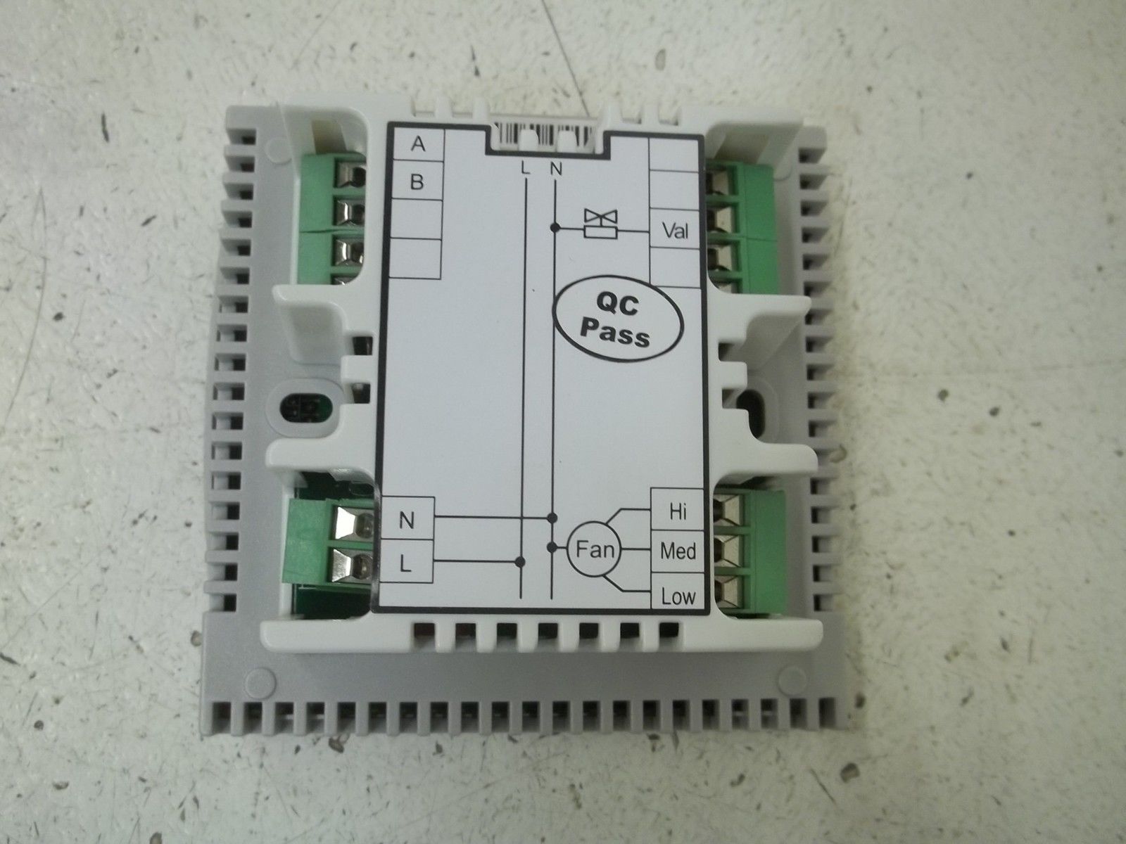 SCHNEIDER ELECTRIC TC300 DIGITAL FAN COIL THERMOSTAT NSMP