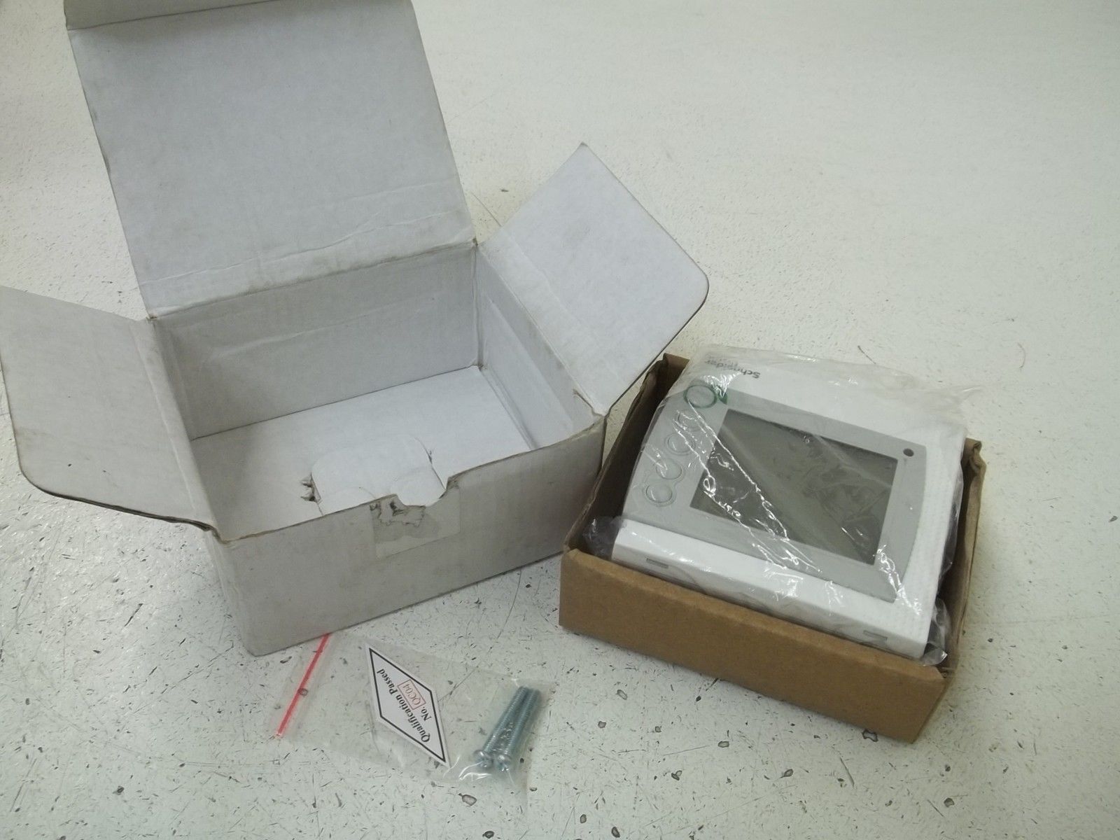 SCHNEIDER ELECTRIC TC300 DIGITAL FAN COIL THERMOSTAT NSMP