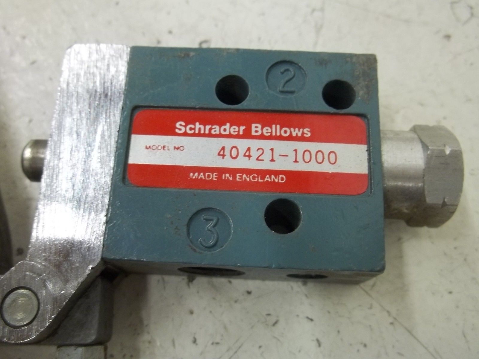 SCHRADER BELLOW 40421-1000 POPPET VALVE W/ROLLER UNMP