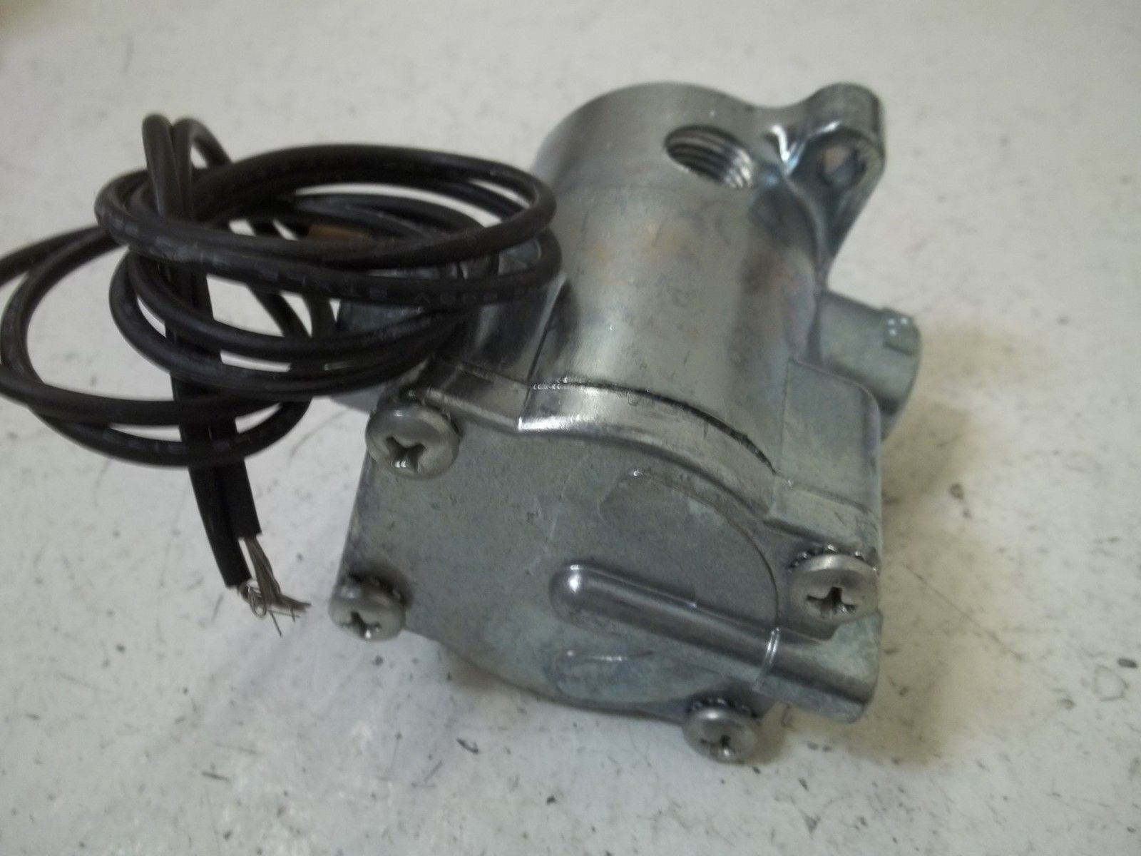 SCHRADER BELLOW K0551041 LINE MOUNT PILOT VALVE UNMP