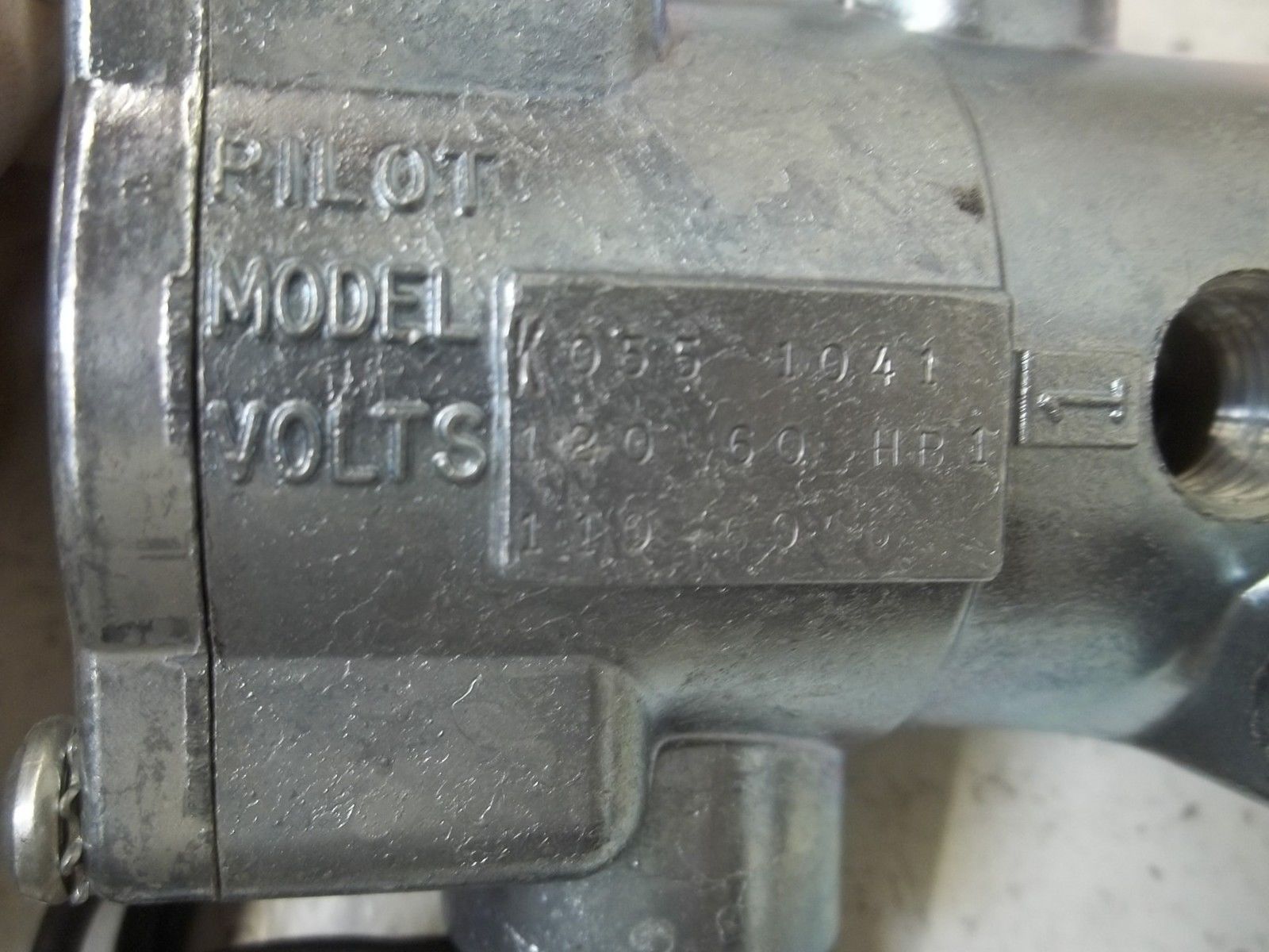 SCHRADER BELLOW K0551041 LINE MOUNT PILOT VALVE UNMP