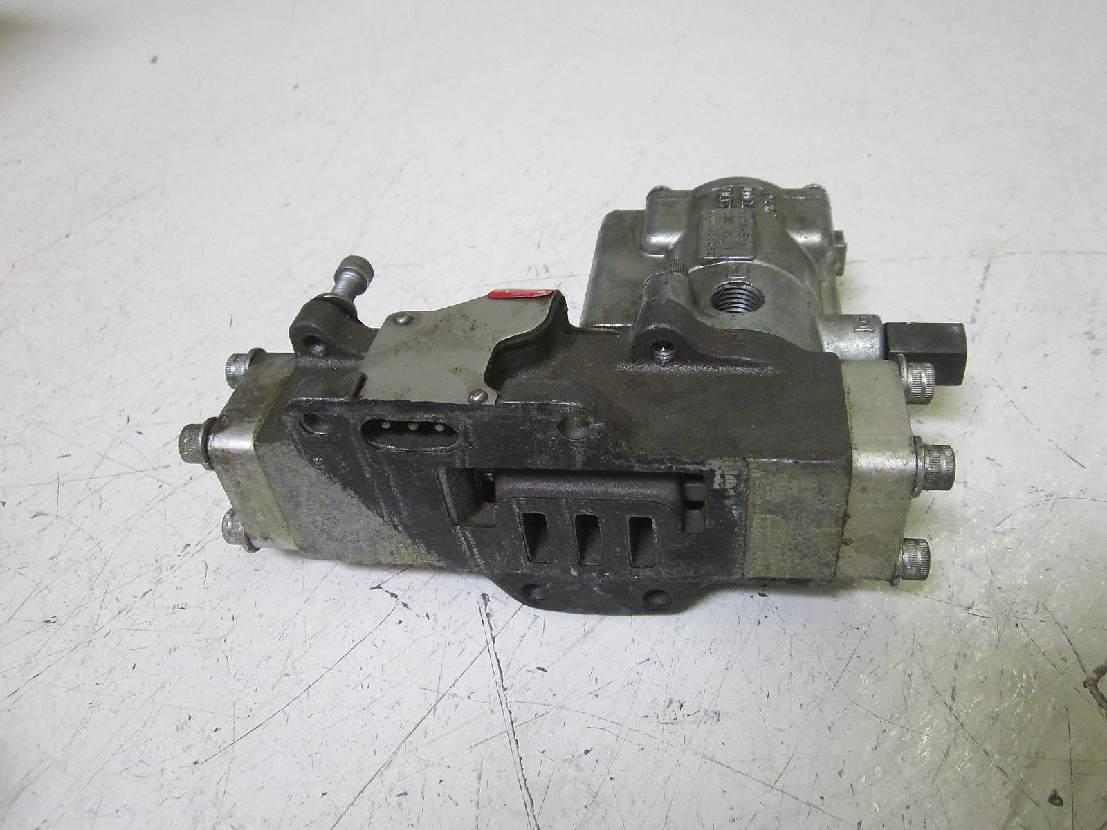 SCHRADER BELLOWS L415-28-102 SOLENOID VALVE 110/120V (AS IS) UNMP