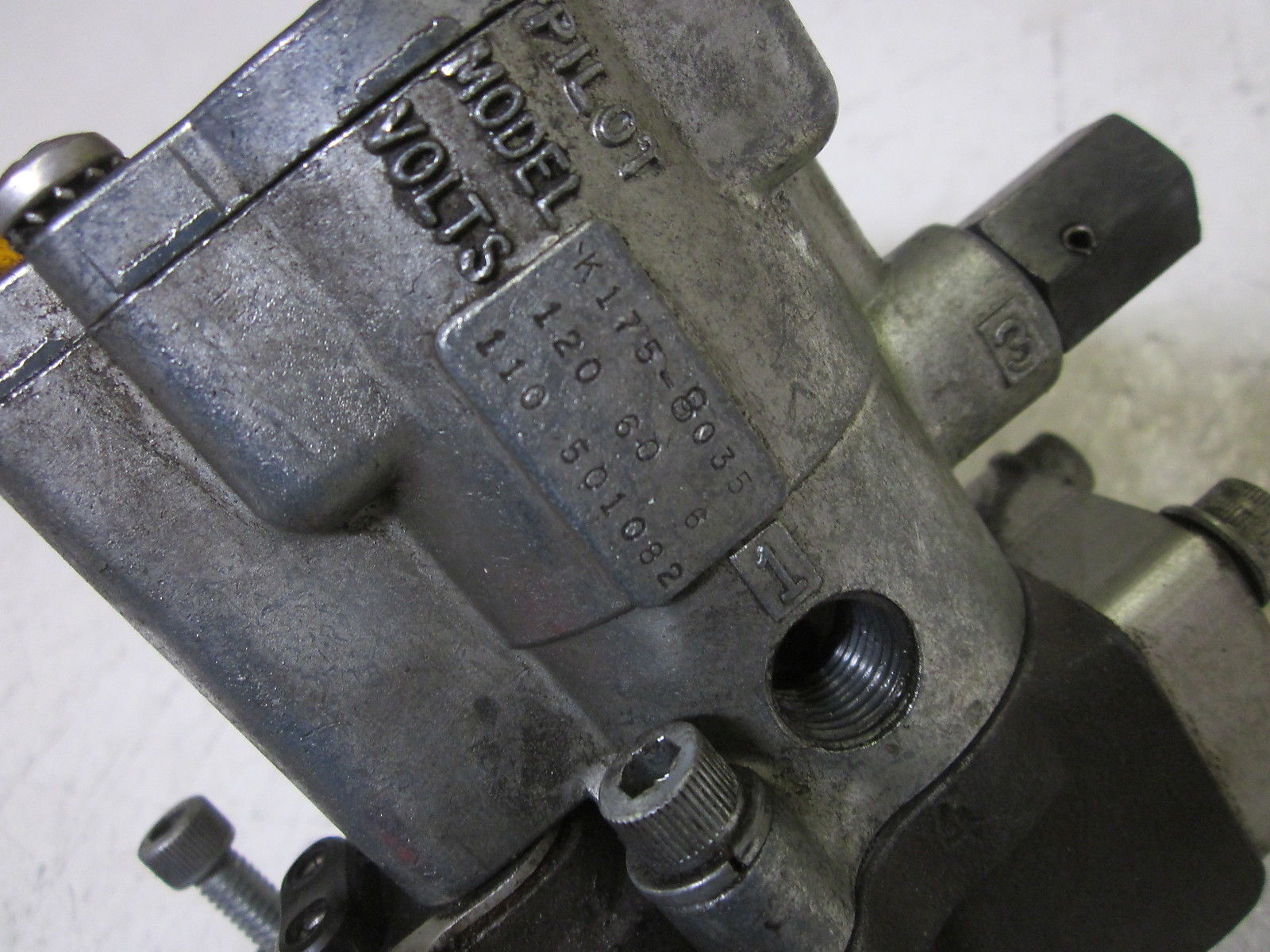 SCHRADER BELLOWS L415-28-102 SOLENOID VALVE 110/120V (AS IS) UNMP