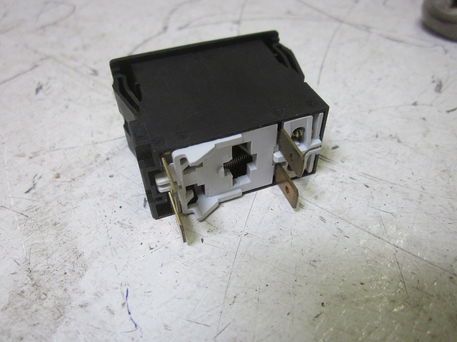 SCHURTER ABDWMJ03C0 SWITCH 240VAC  NSNP