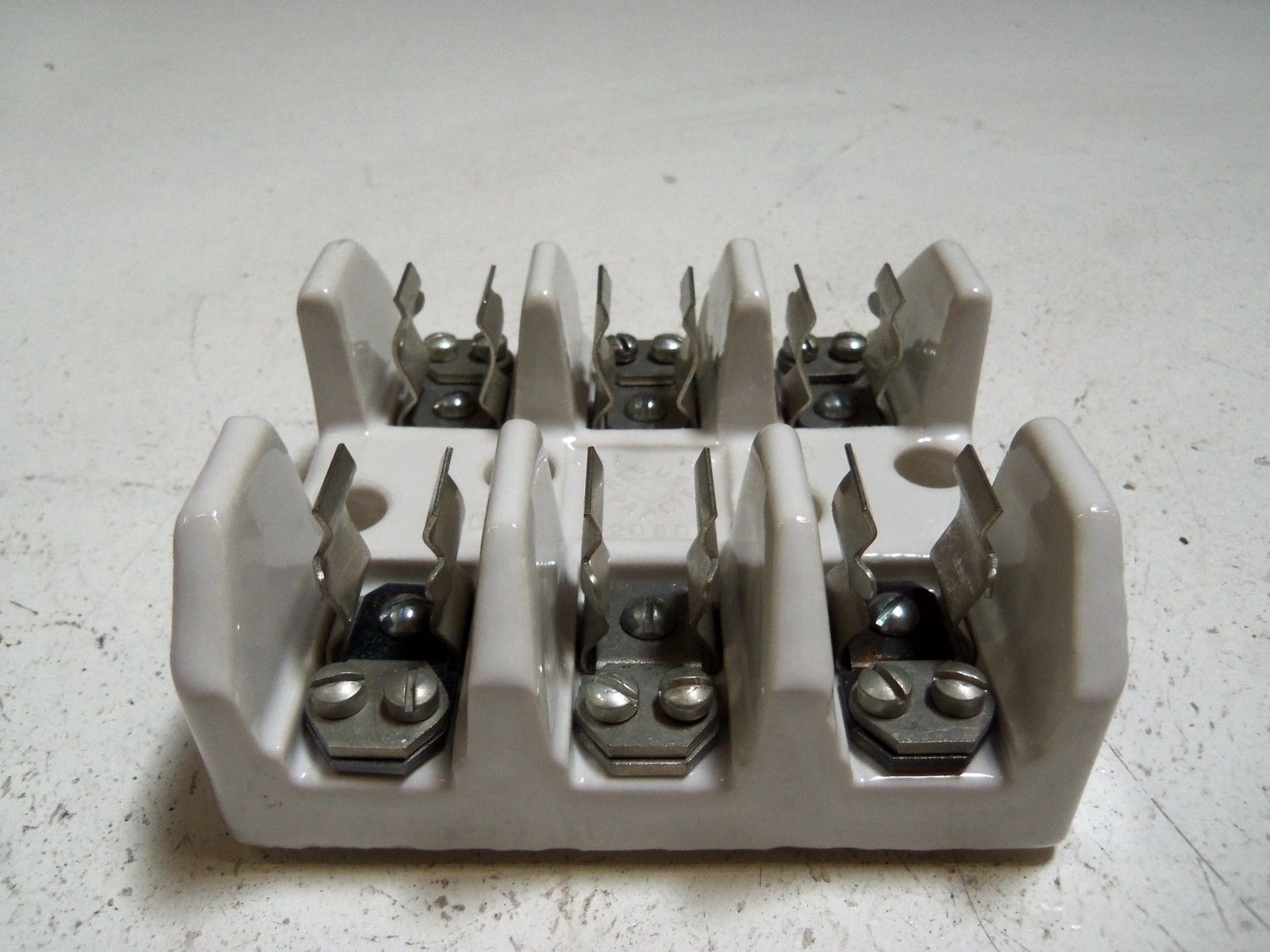 SHAWMUT 2080 PORCELAIN CUTOUT BASE NSMP