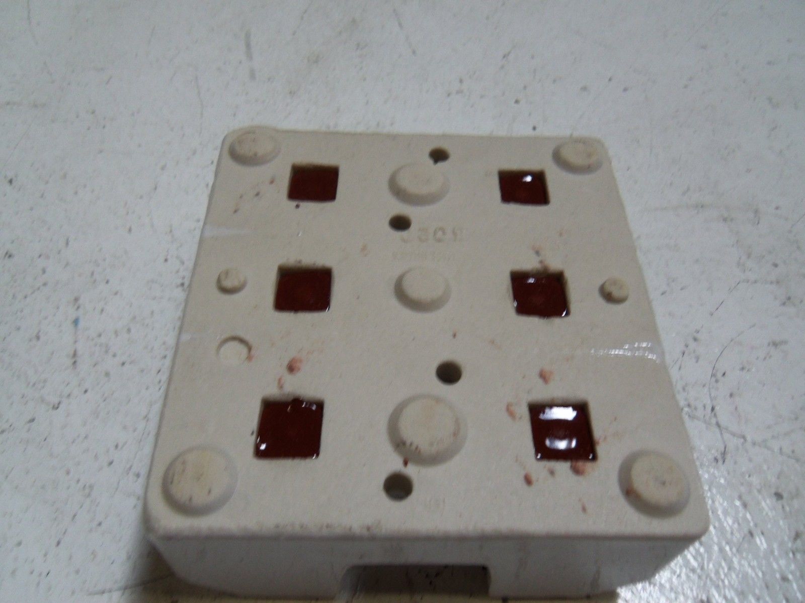 SHAWMUT 2080 PORCELAIN CUTOUT BASE NSMP