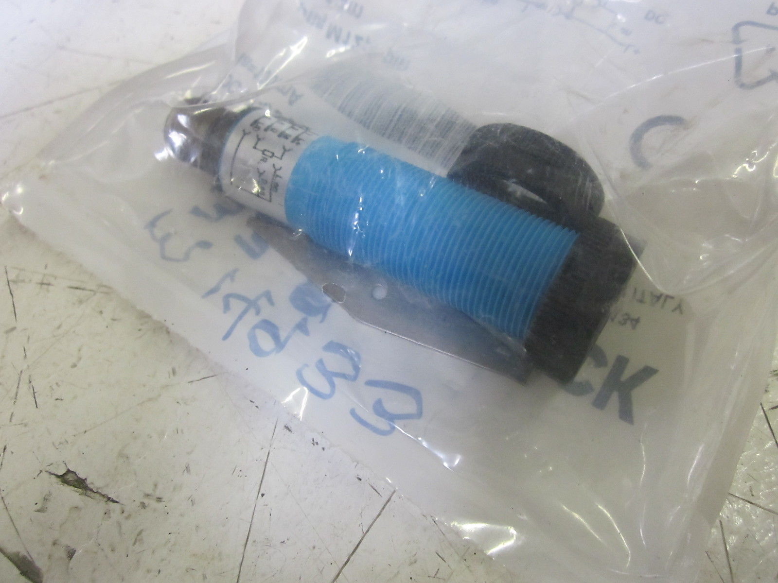 SICK VL18-4N3740 PHOTOELECTRIC OPTICAL SENSOR 10-30V NSMP