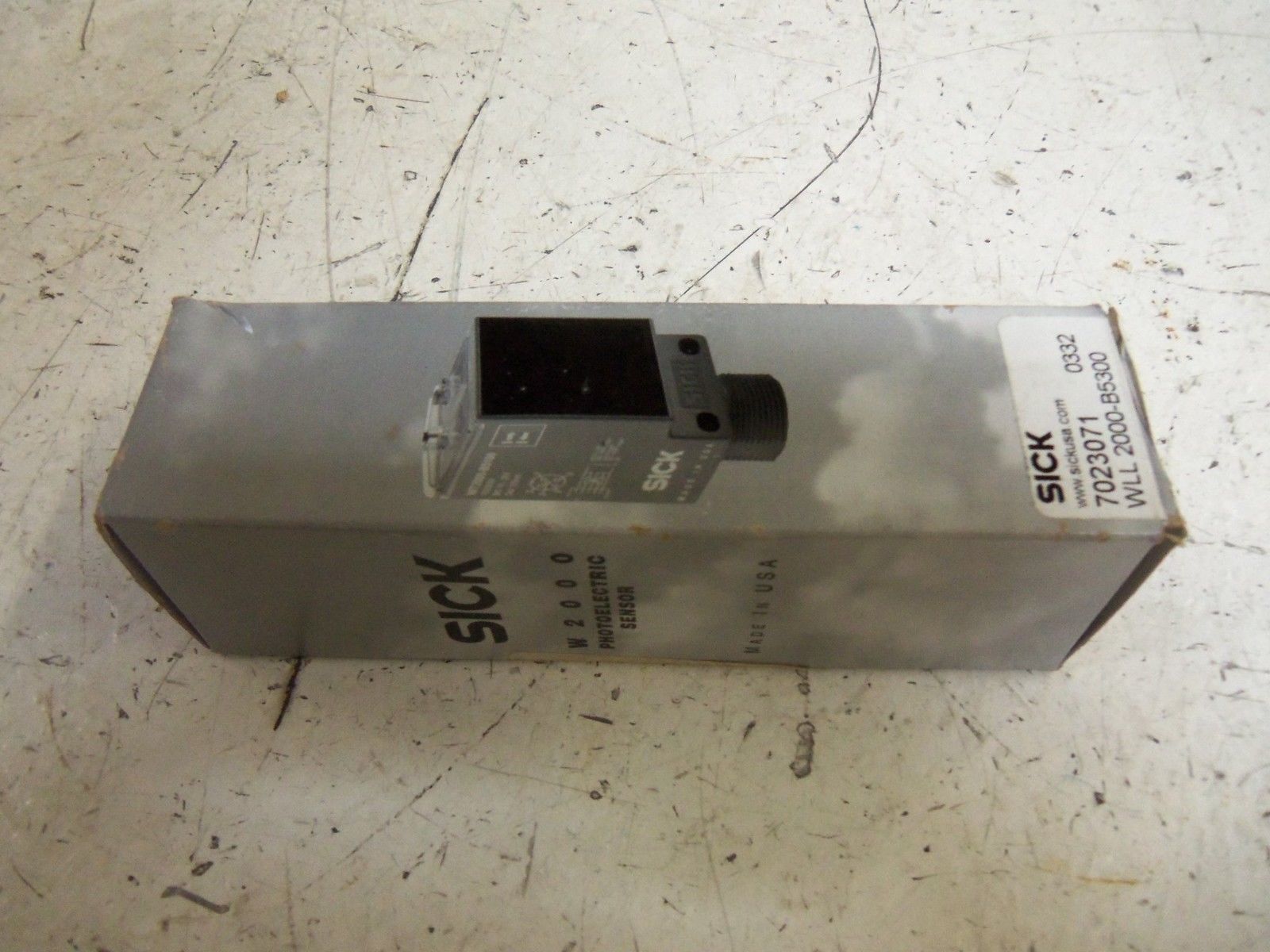SICK WLL2000-B5300 SENSOR *NEW IN BOX*