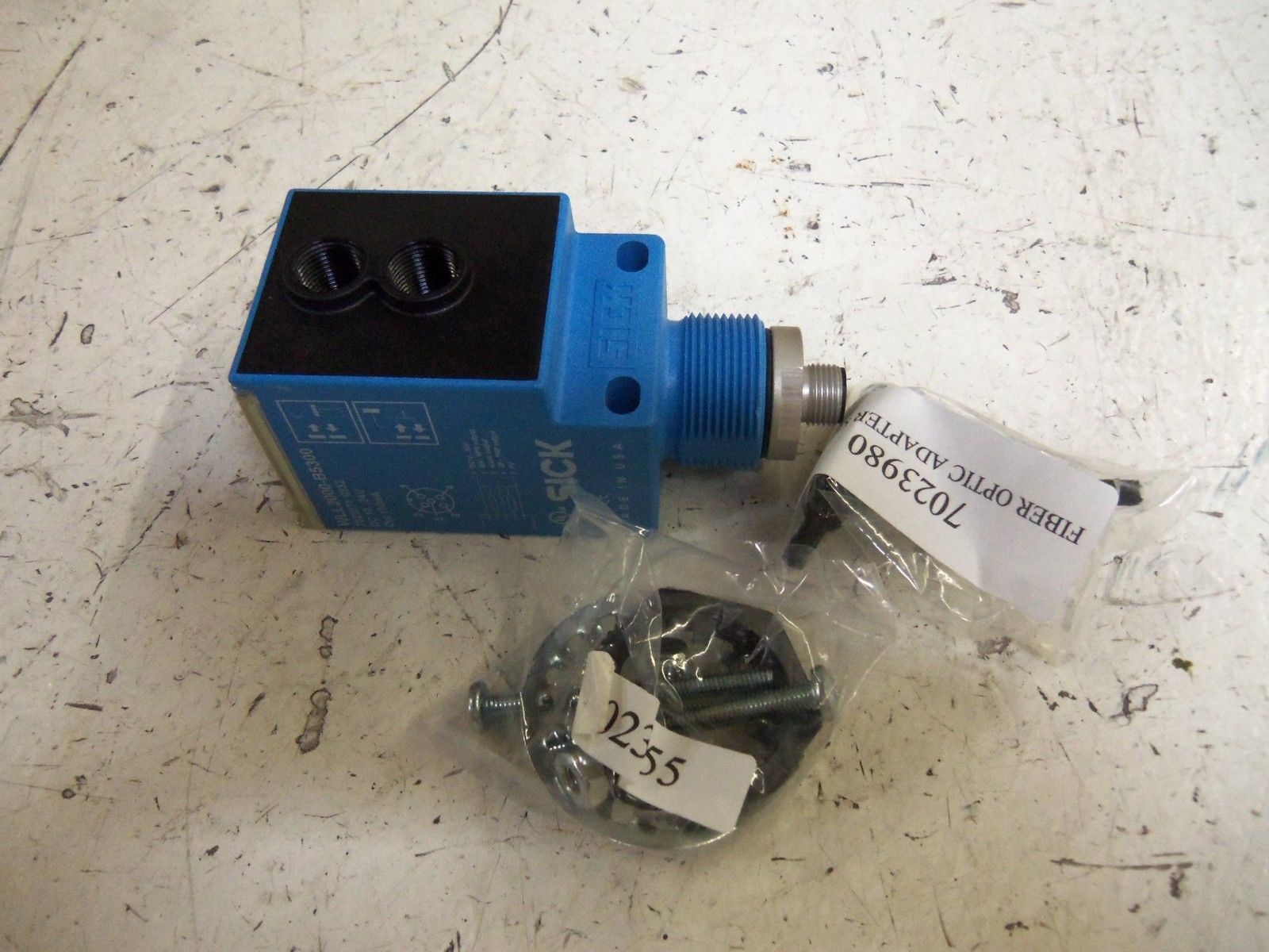 SICK WLL2000-B5300 SENSOR *NEW IN BOX*