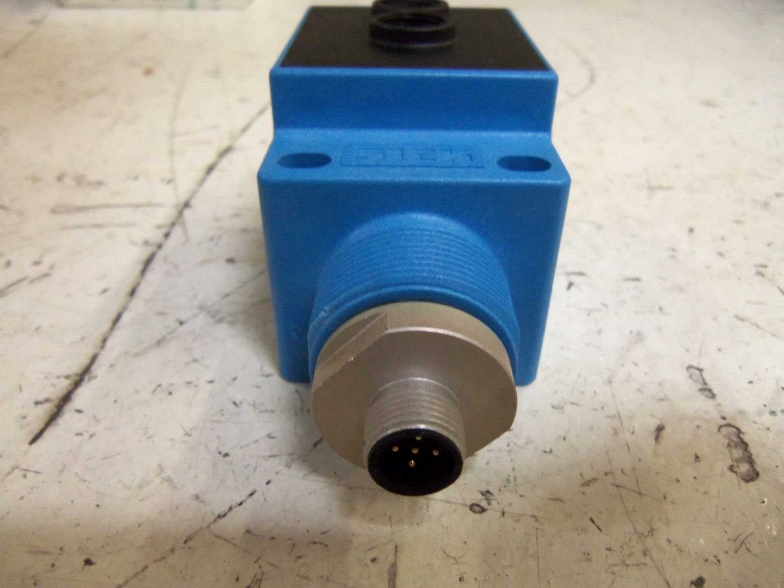 SICK WLL2000-B5300 SENSOR *NEW IN BOX*