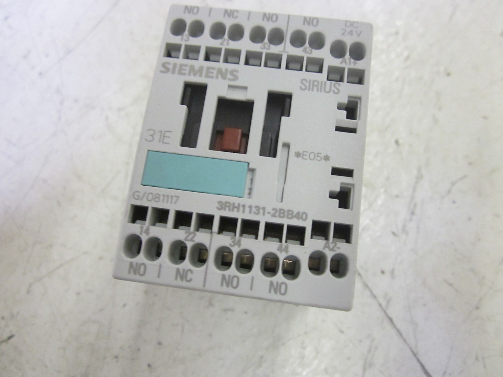 SIEMENS 3RH1131-2BB40 CONTROL RELAY 10A 240VAC UNMP