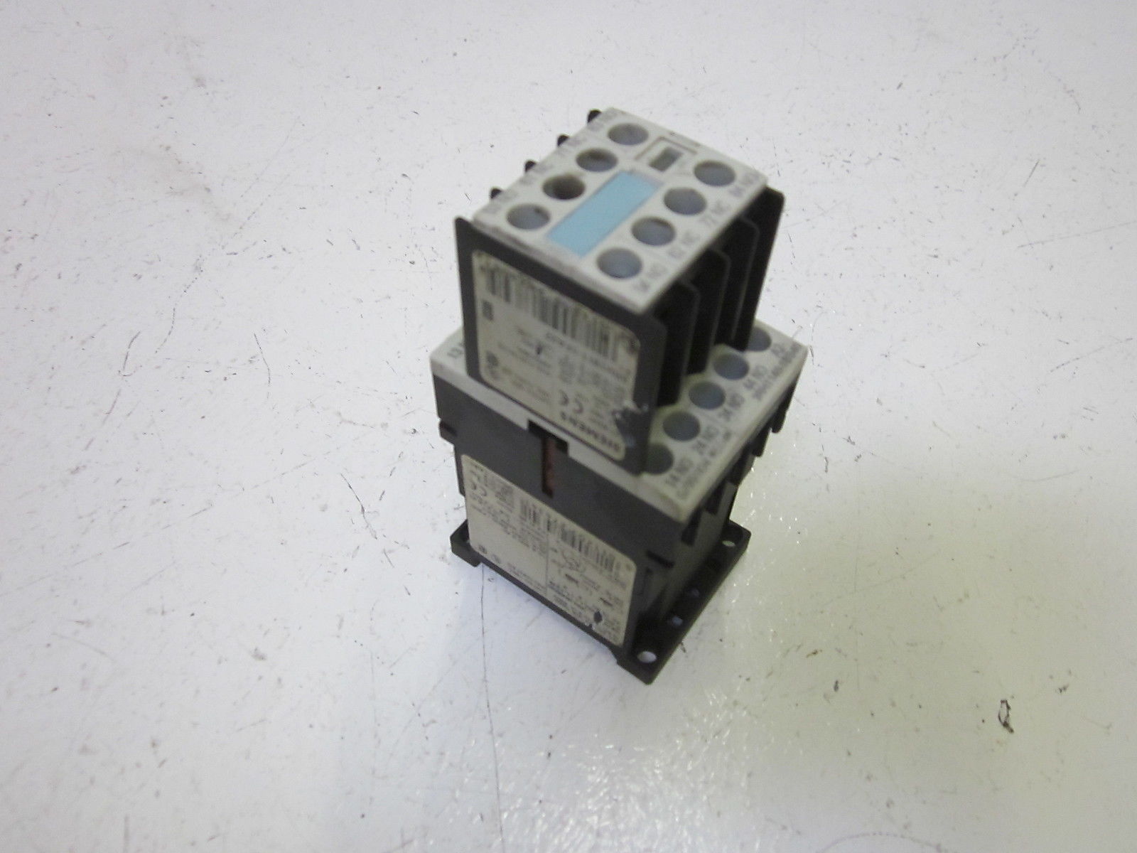 SIEMENS 3RH1140-1BB40 / 3RH1911-1FA22 CONTROL RELAY UNMP