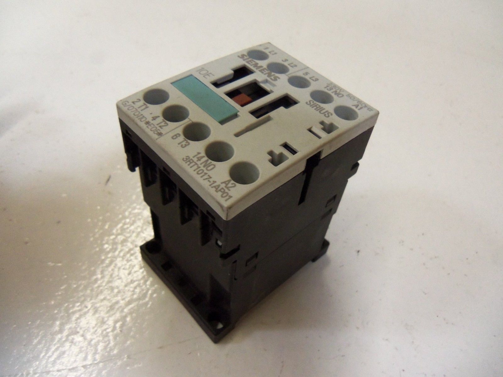 SIEMENS 3RT1017-1AP01 CONTACTOR 230V UNMP