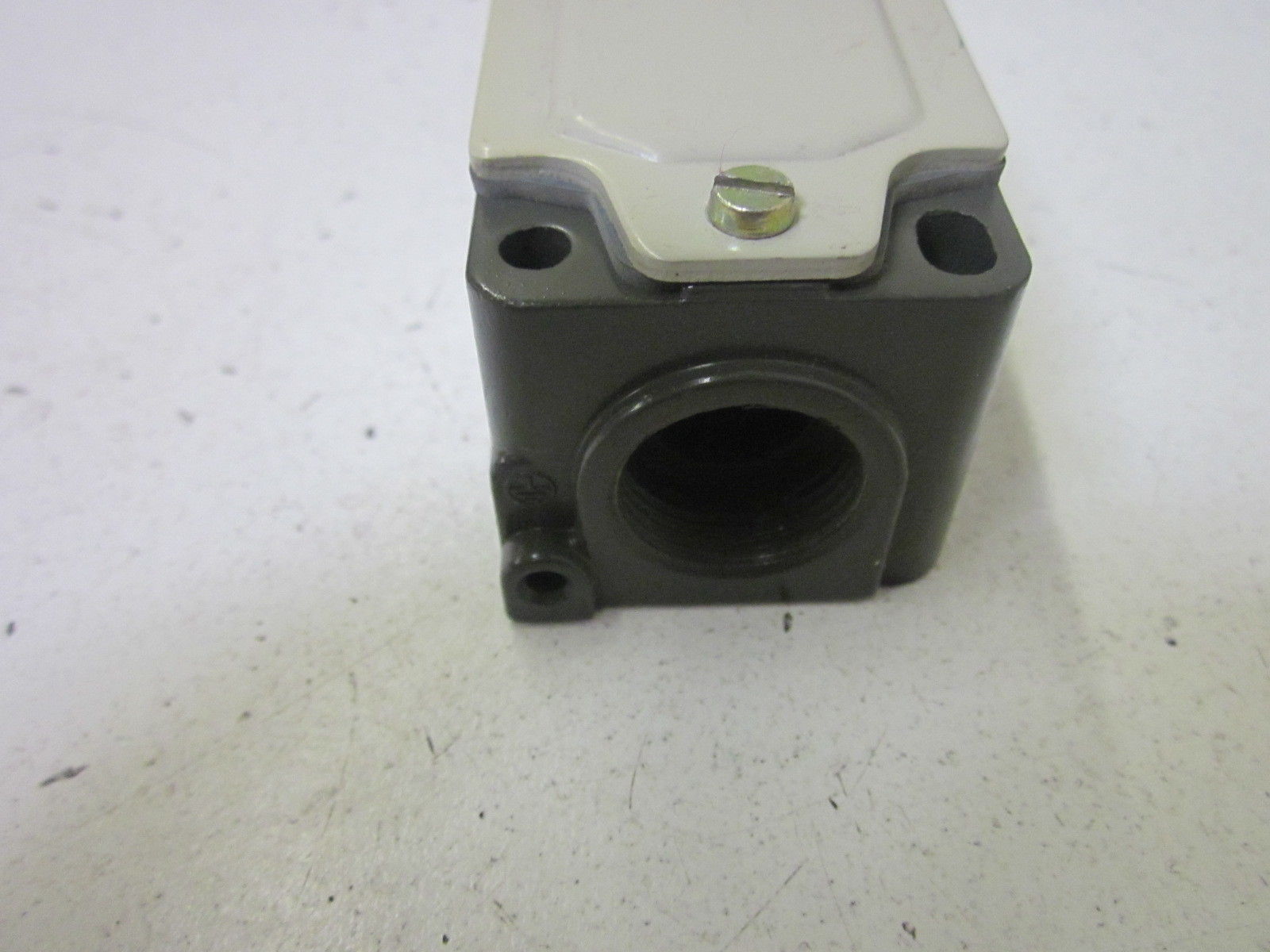 SIEMENS 3SE3120-1R (AS PICTURED) UNMP