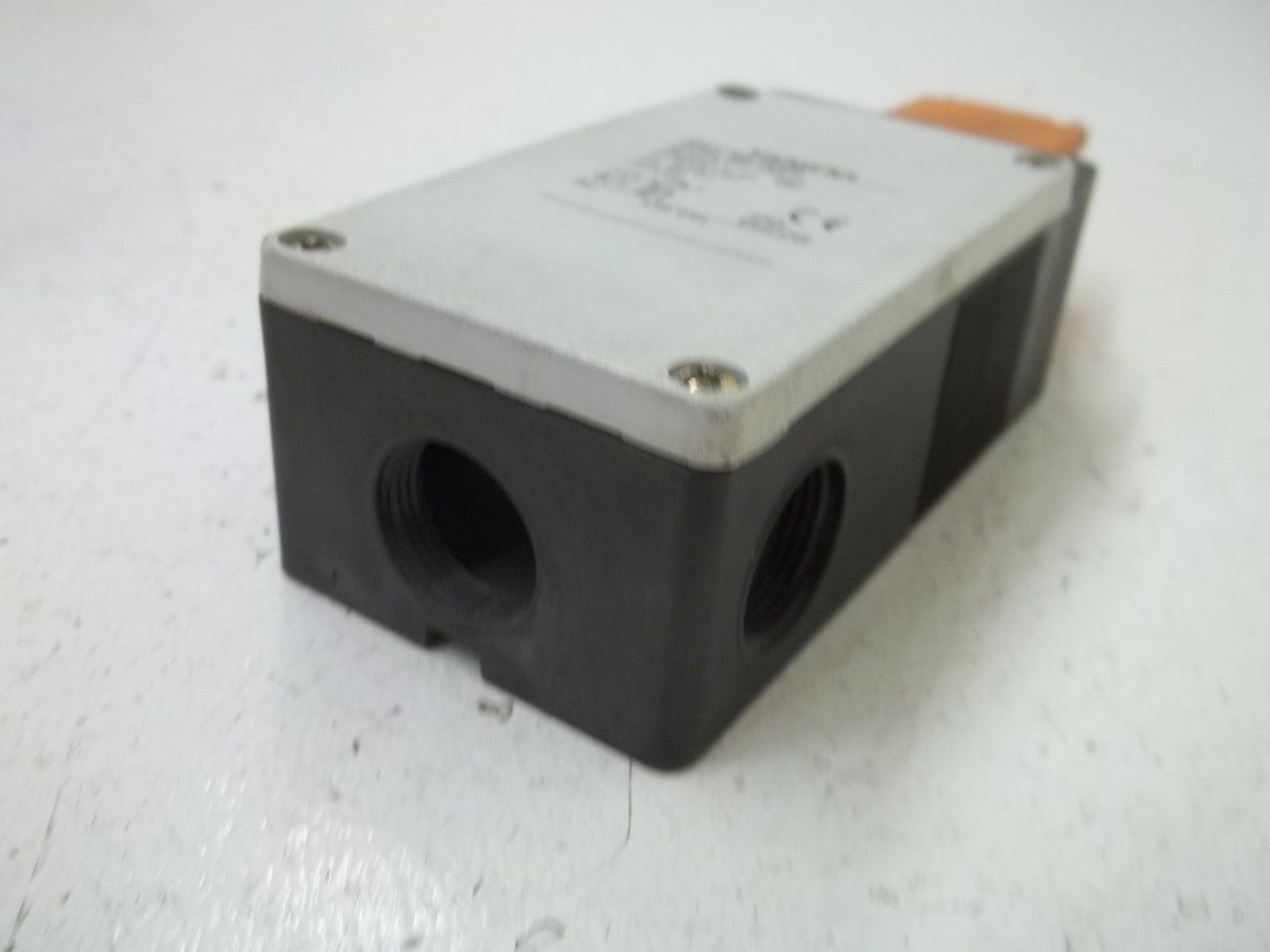 SIEMENS 3SE3760-7XX00 POSITION SWITCH WITH INTERLOCK UNMP