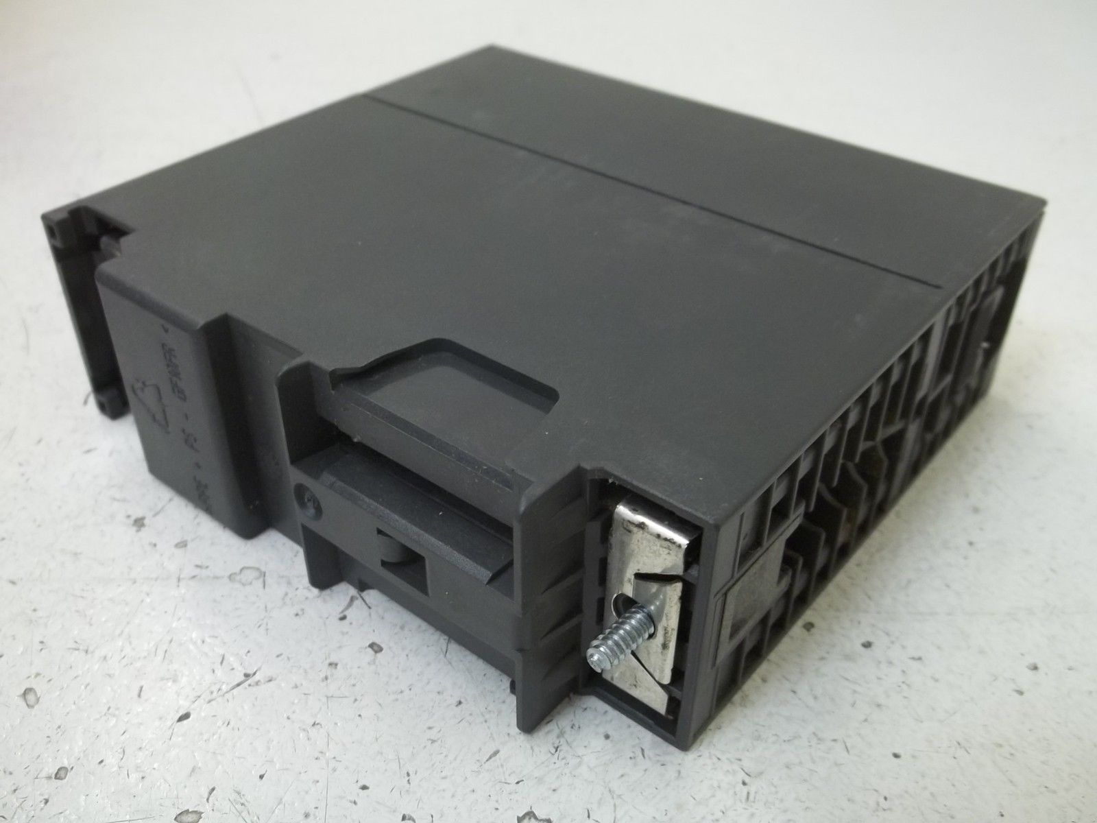 SIEMENS 6ES7 331-1KF01-0AB0 INPUT MOUDLE ANALOG 8POINT 13BIT 40PIN UNMP