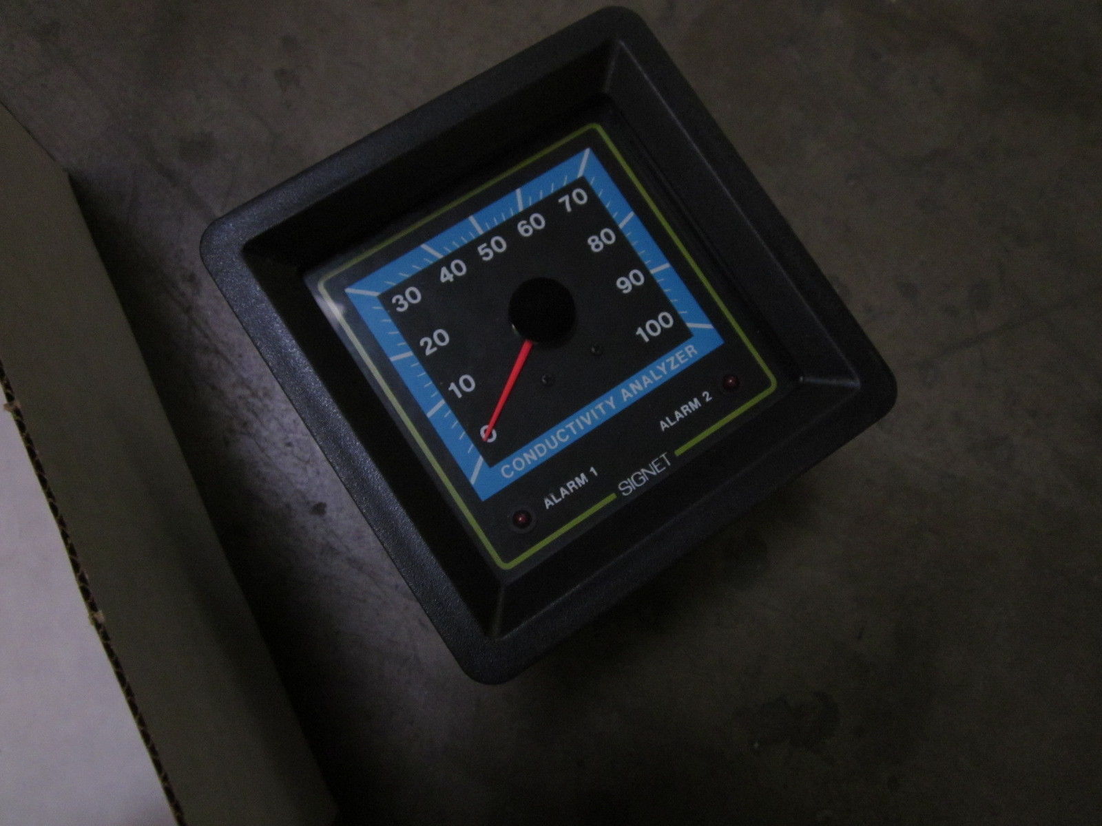 SIGNET 3-9859.100 MODEL 3 CONDUCTIVITY ANALYZER 0-100 120V UNMP