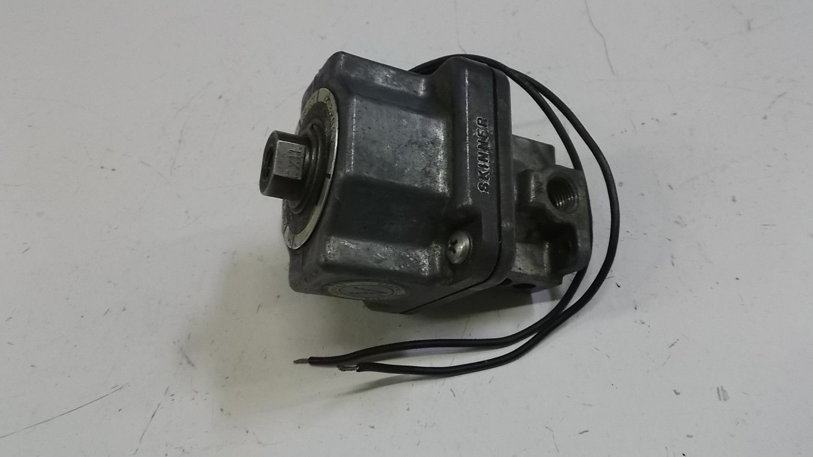 SKINNER VALVE A3DM2127 120-60 V UNMP