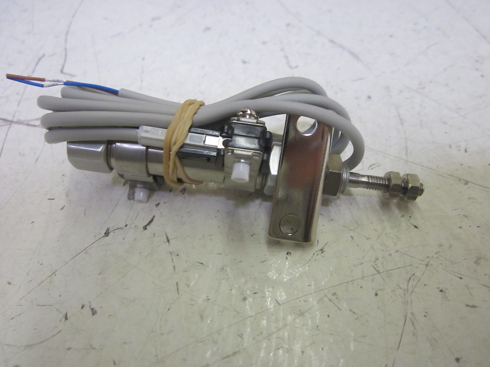 SMC CDJ2L10-15-M9B CYLINDER UNMP