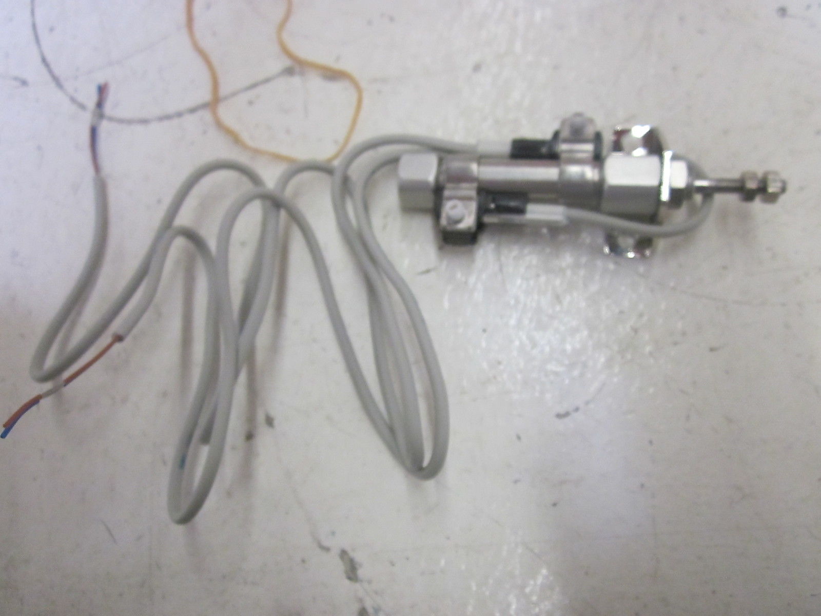 SMC CDJ2L10-15-M9B CYLINDER UNMP