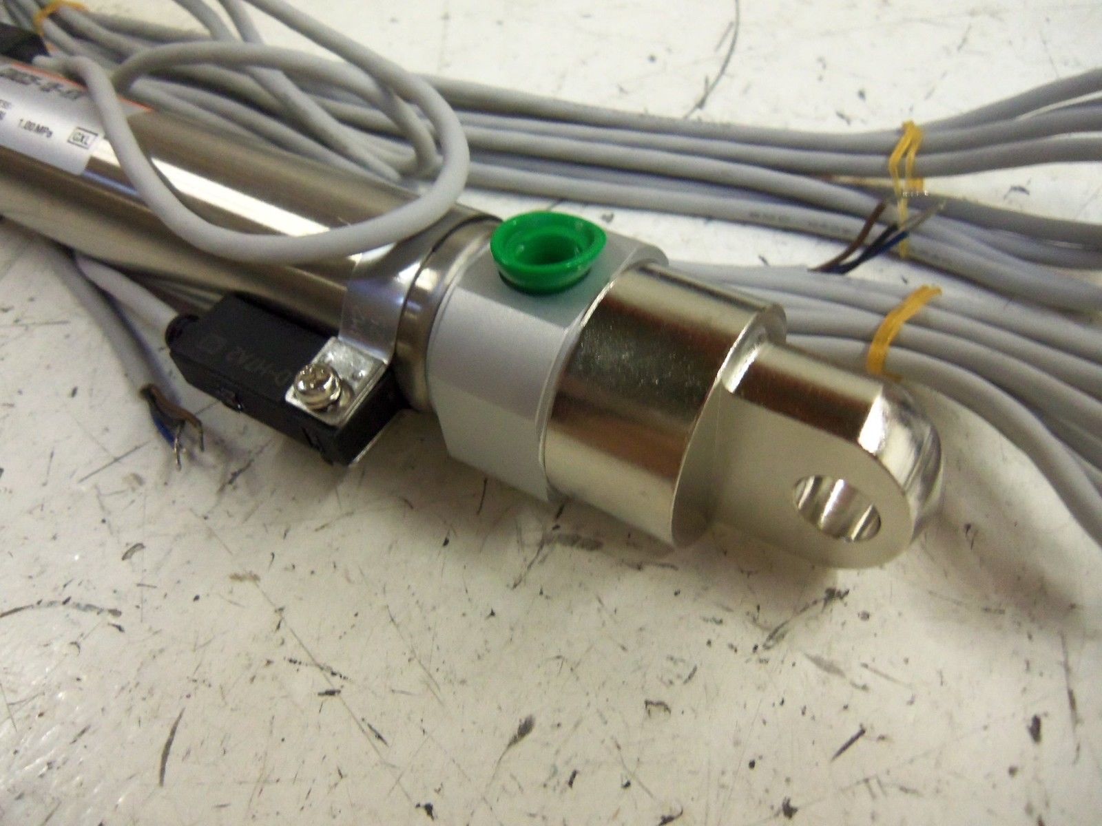 SMC CDM2C25-135-H7A2L CYLINDER DOUBLE ACTING ROUND NSNP