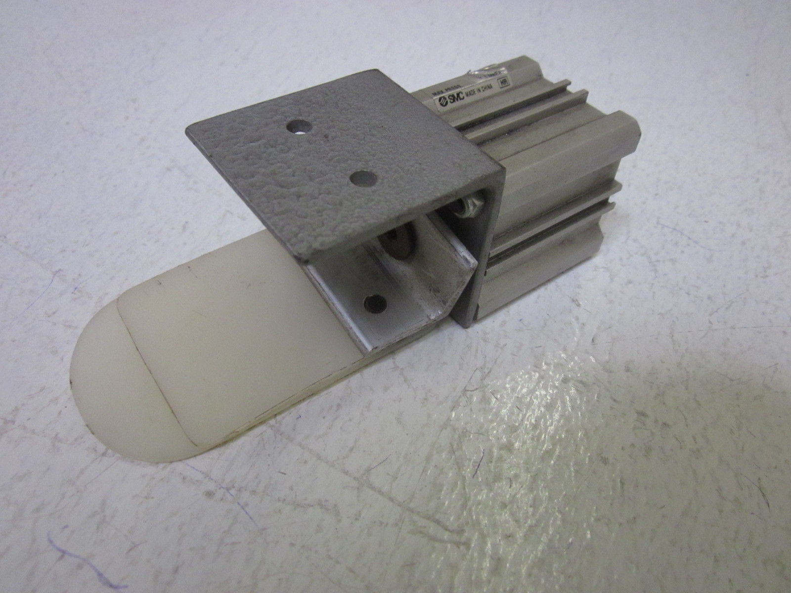 SMC CQ2B32-25D COMPACT CYLINDERS UNMP