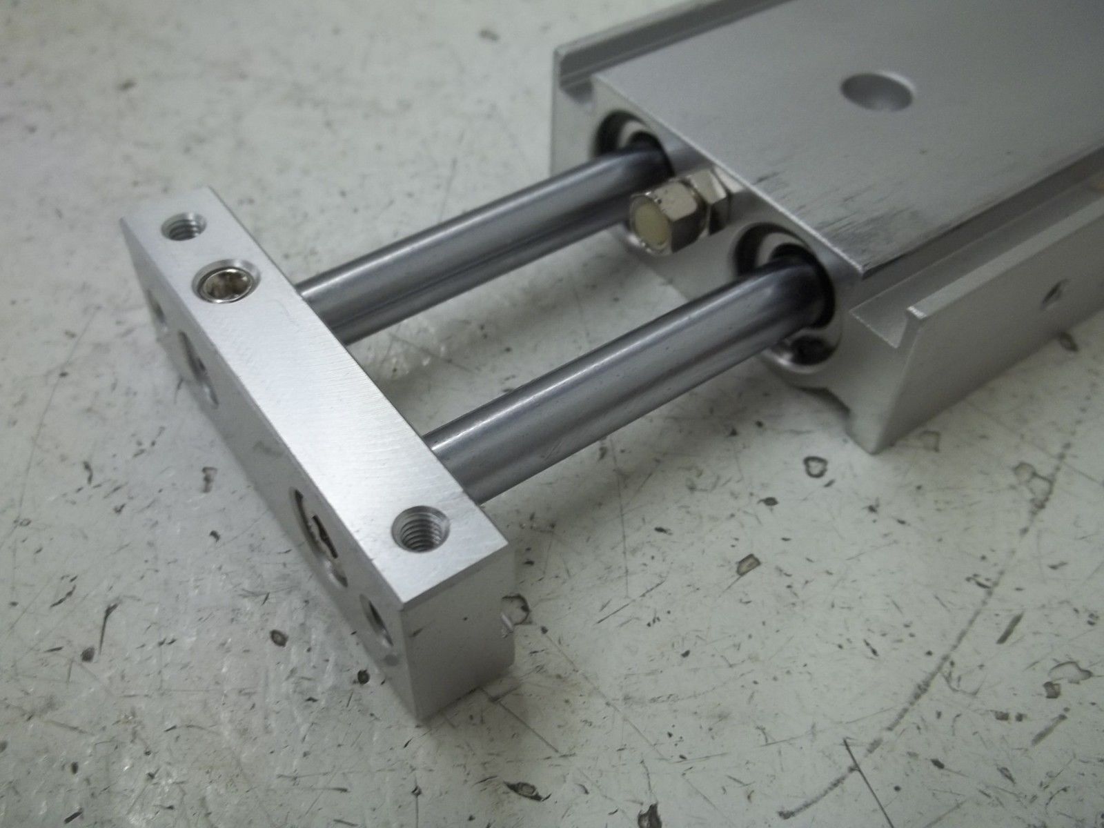 SMC CXSWM15-40-Y7PV CYLINDER, DUAL ROD, SLIDE BEARING NSNP