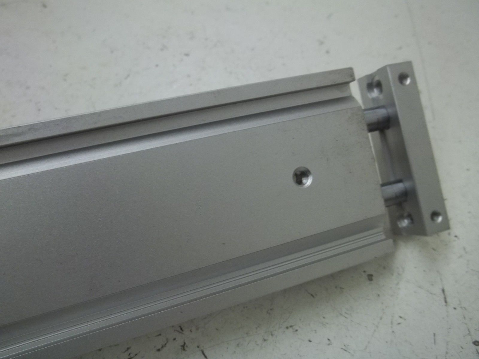 SMC CXSWM15-40-Y7PV CYLINDER, DUAL ROD, SLIDE BEARING NSNP
