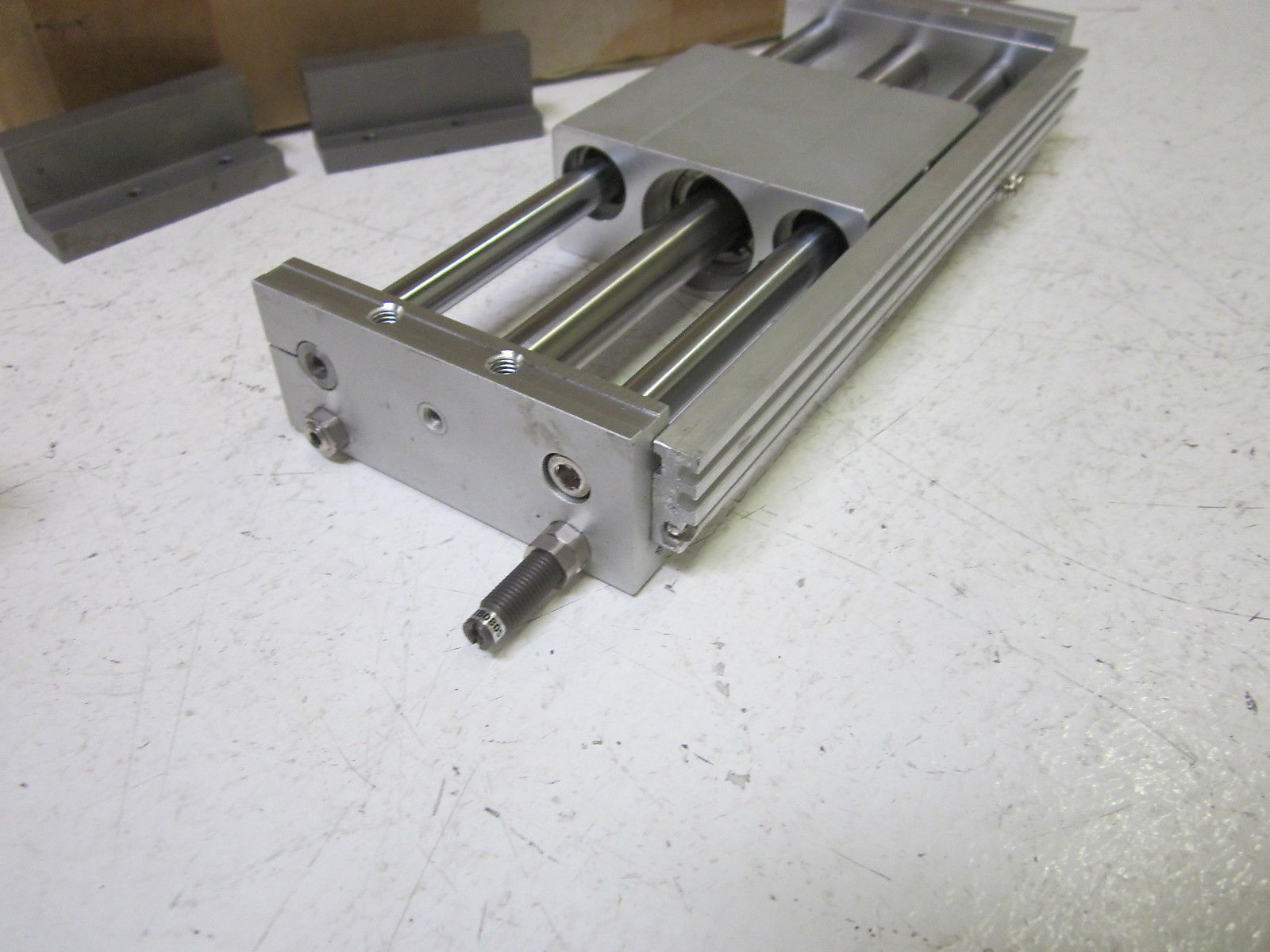 SMC CY2L15H-175B RODELESS CYLINDER BORE 15MM STROKE UNMP