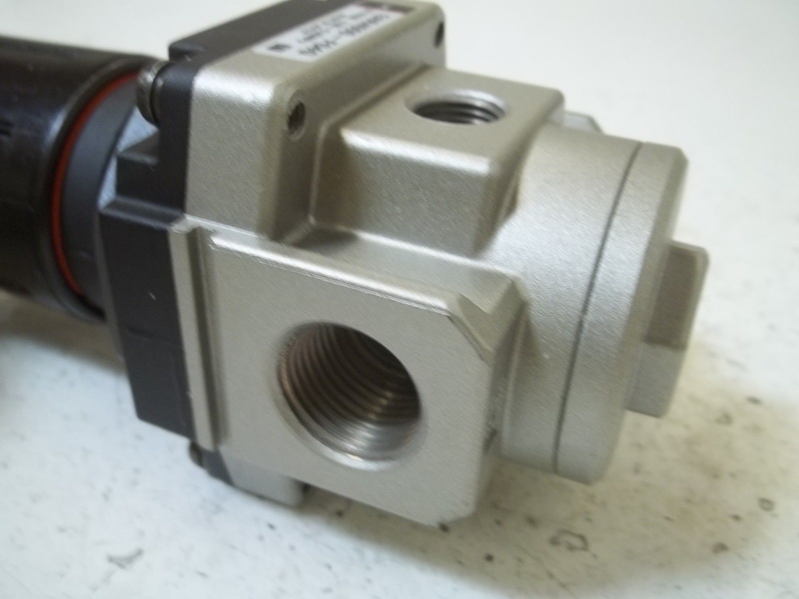 SMC EAR400-F04G REGULATOR WITH GAUGE 0-1  NSNP