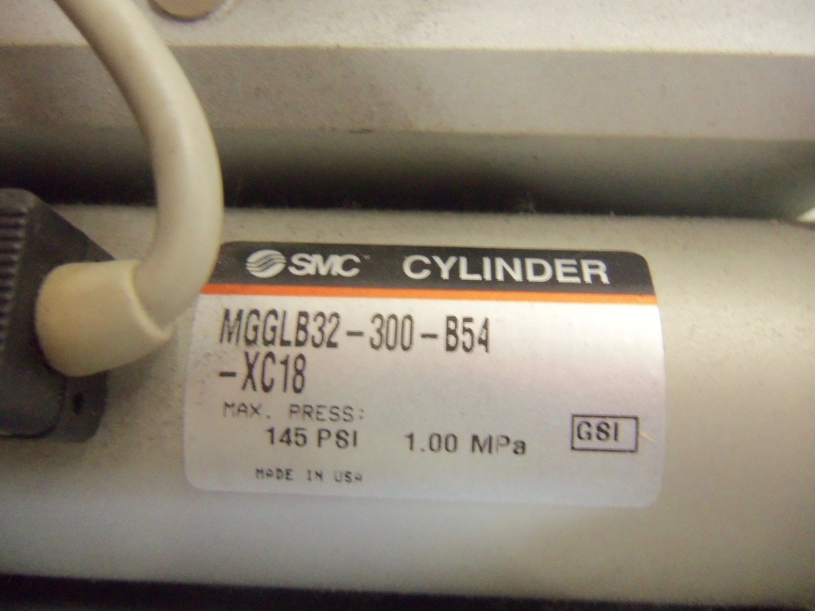 SMC MGGLB32-300-B54-XC18 CYLINDER UNMP