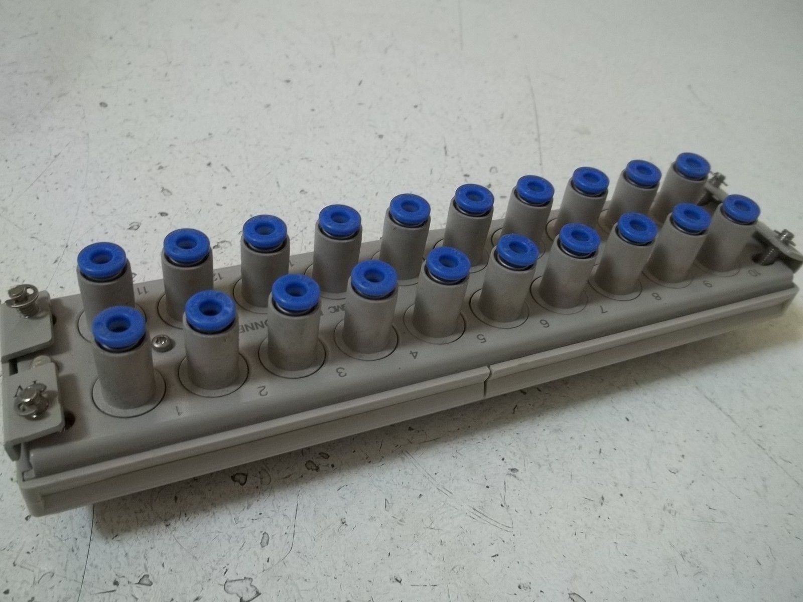 SMC MULTICONNECTOR IV NSNP