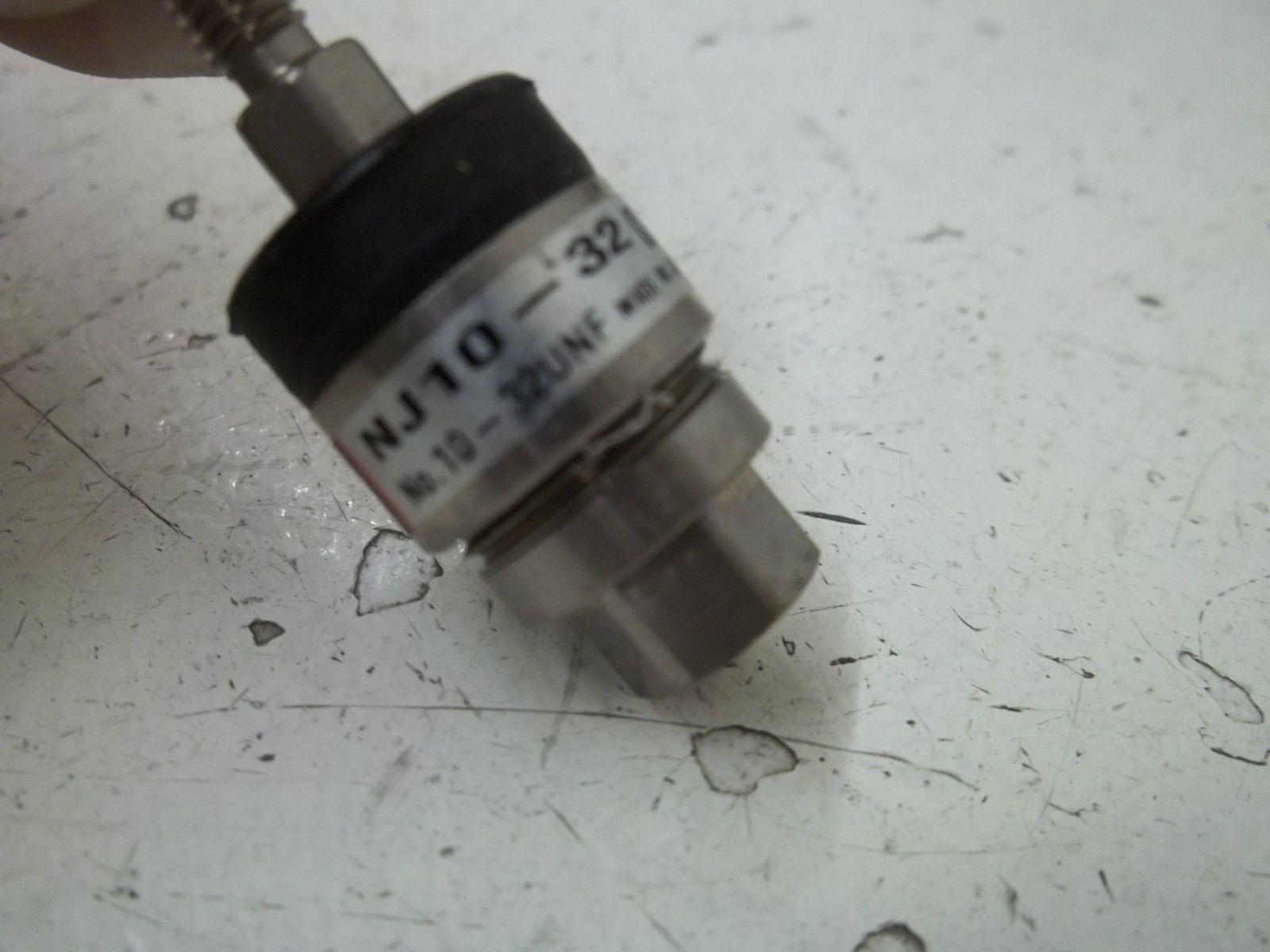SMC NJ10-32 PNEUMATIC CYLINDER FLOATING JOIN ADAPTER UNMP