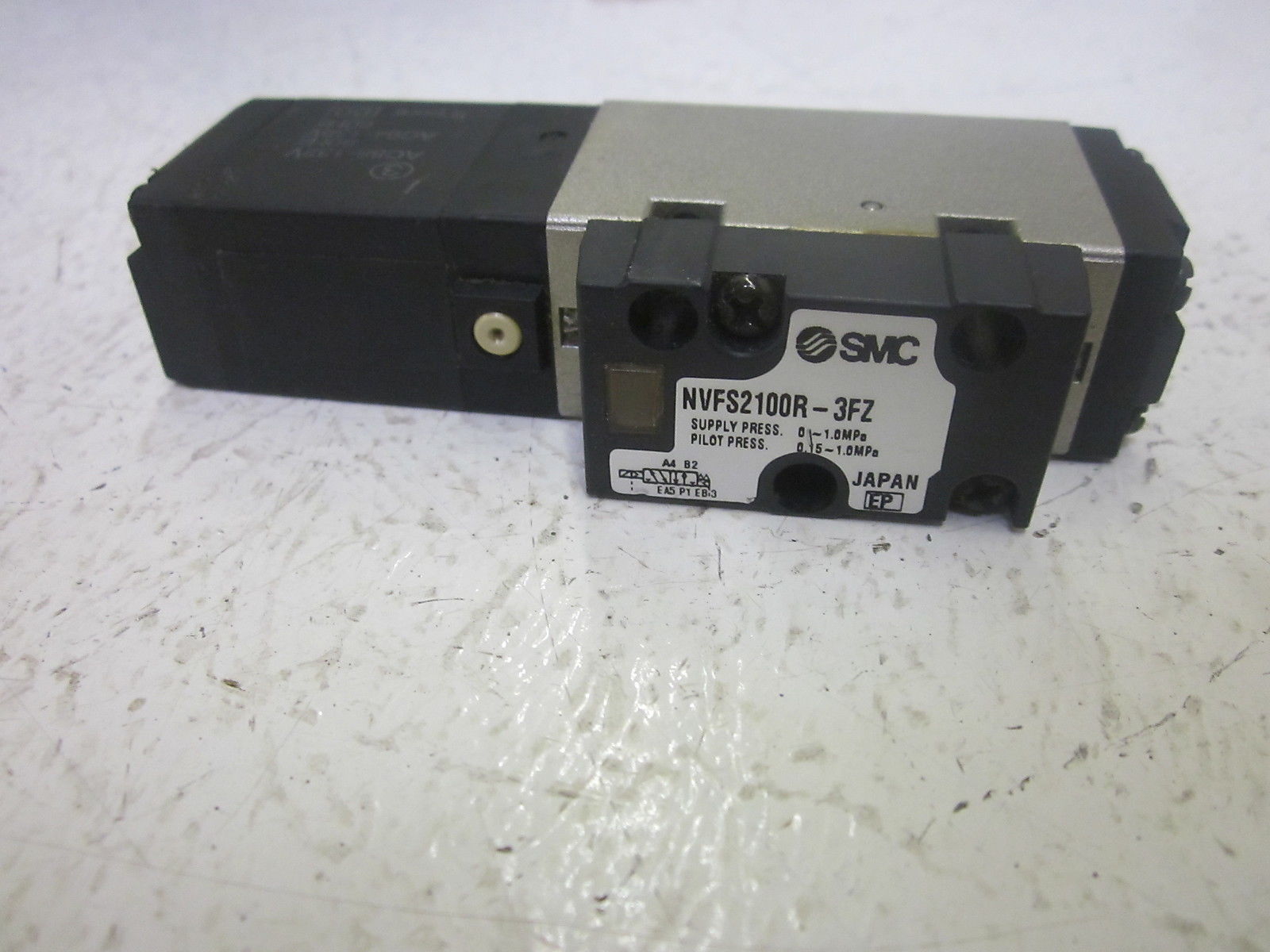 SMC NVFS2100R-3FZ SOLENOID VALVE 110VAC UNMP