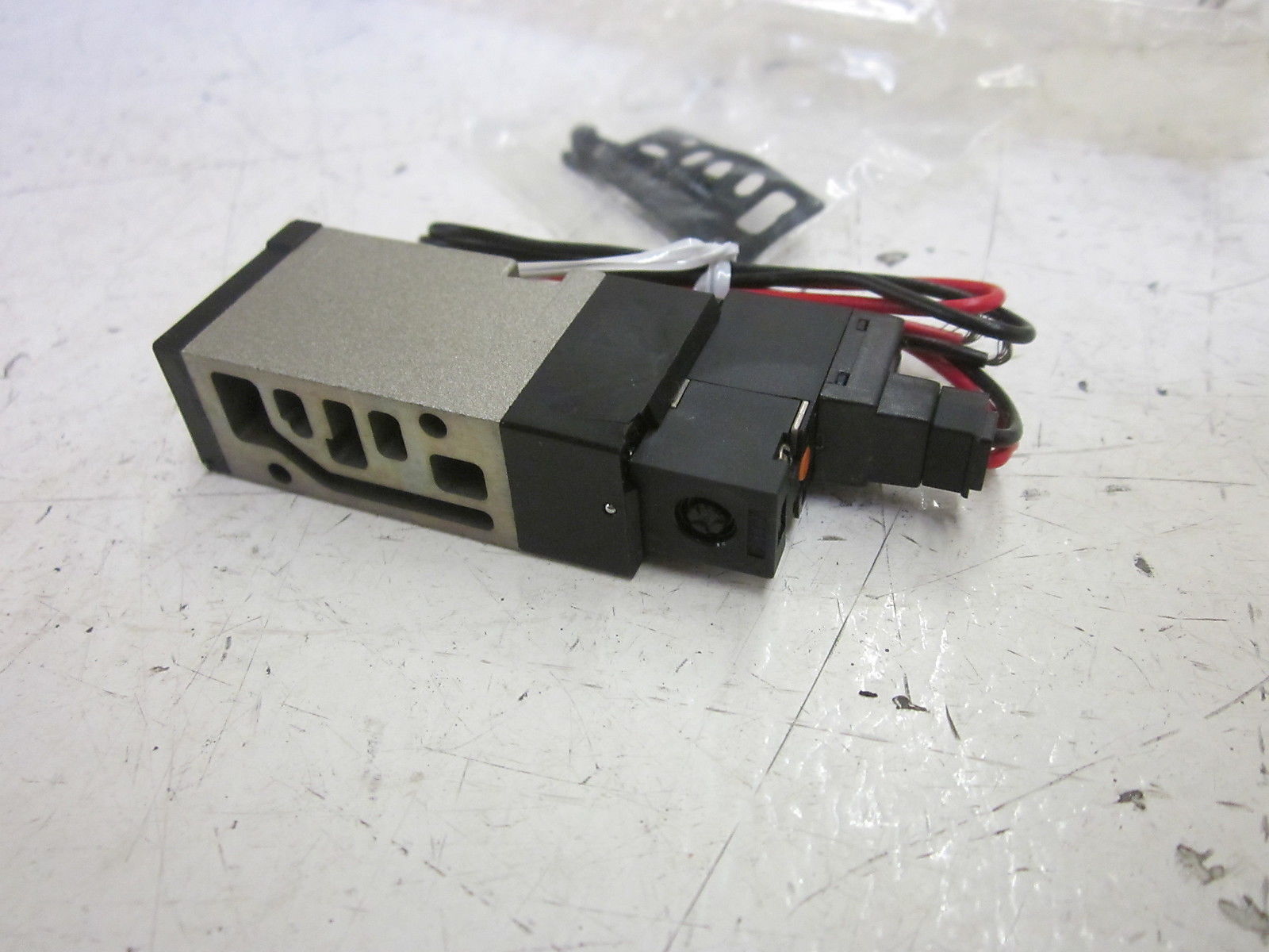 SMC NVJ5143-5LZ SOLENOID VALVE 24VDC  NSMP