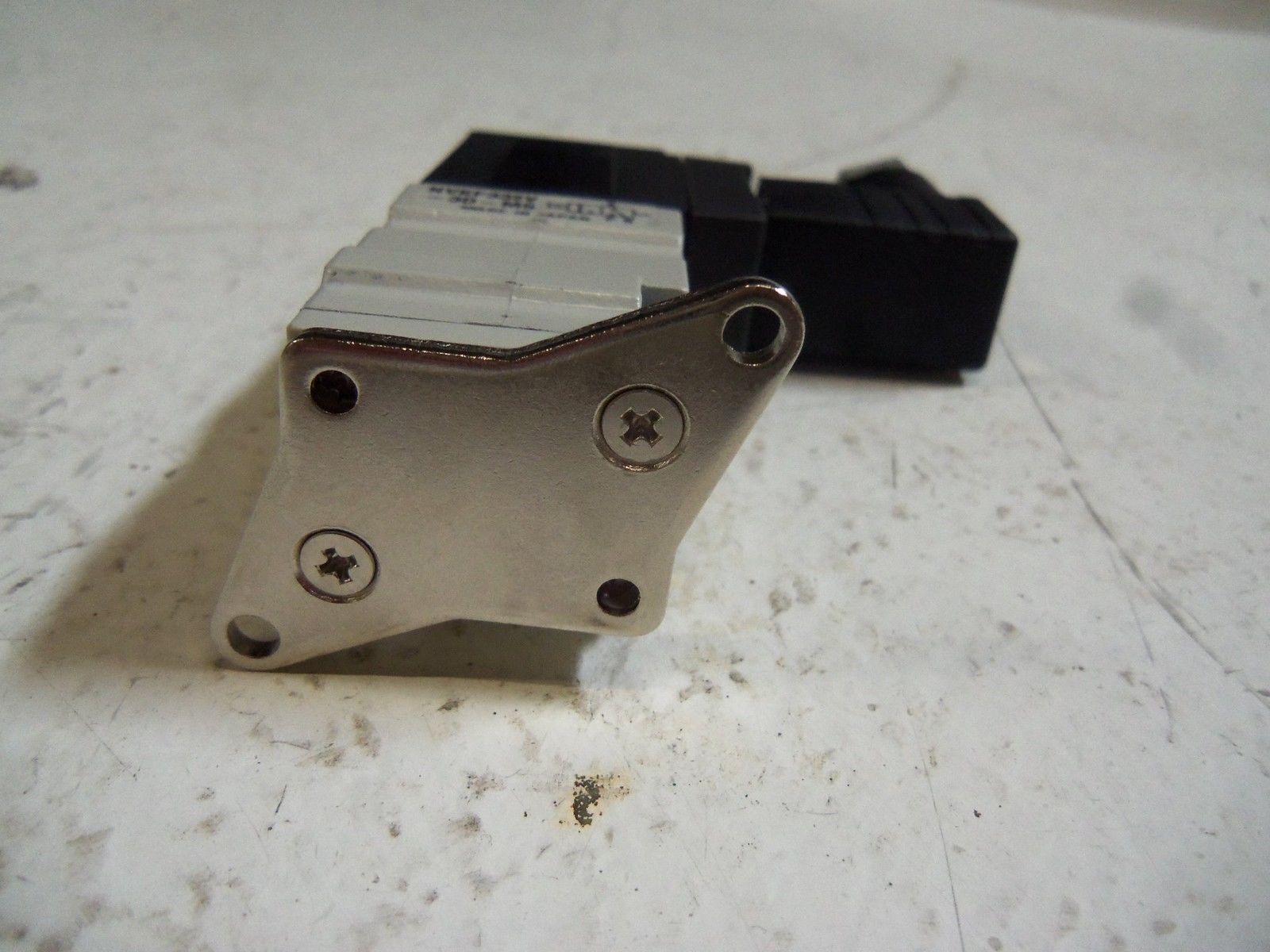 SMC NVKF332V-3D-M5 SOLENOID VALVE NSNP