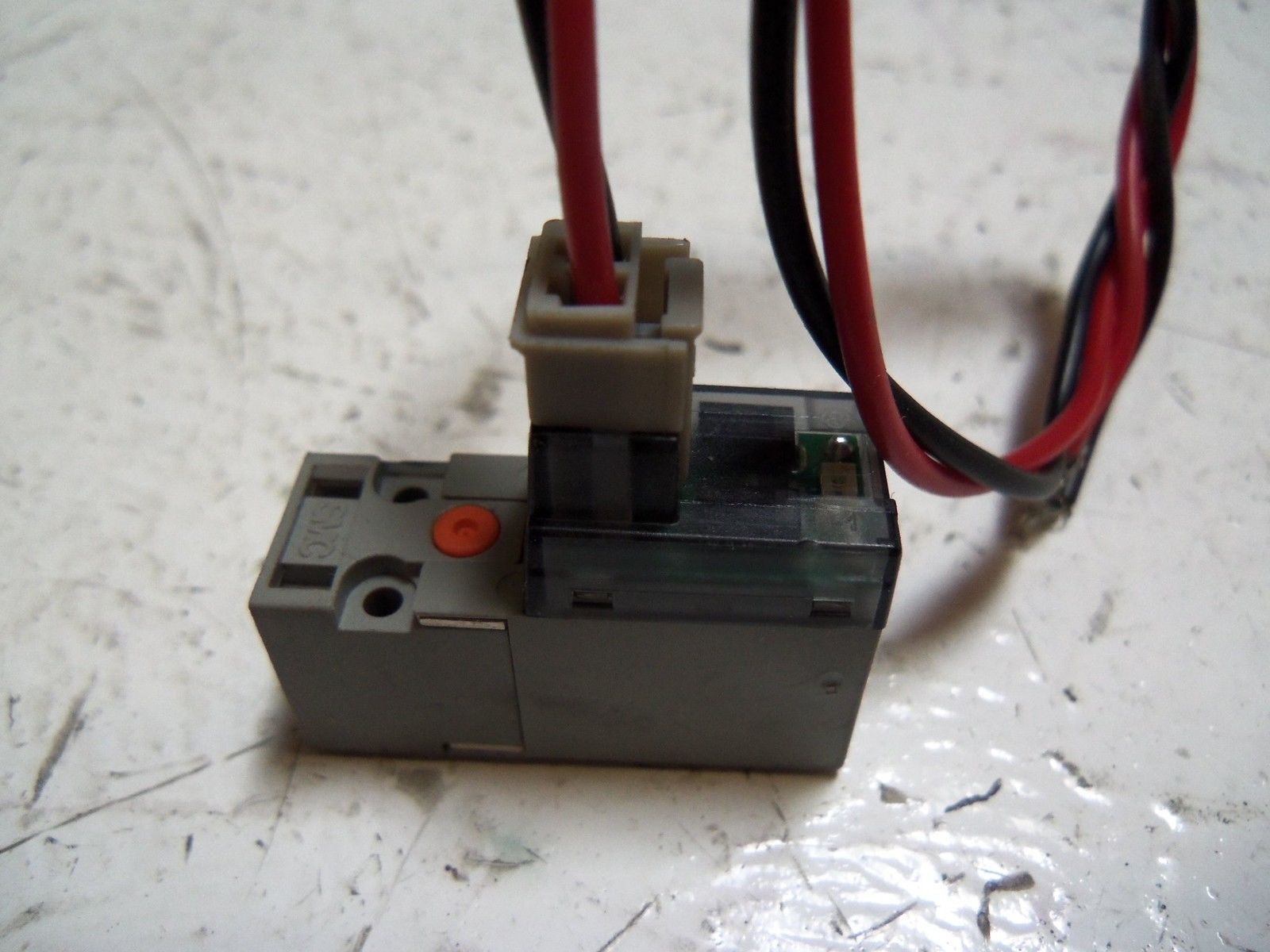 SMC SY114-5LZ SOLENOID VALVE UNMP