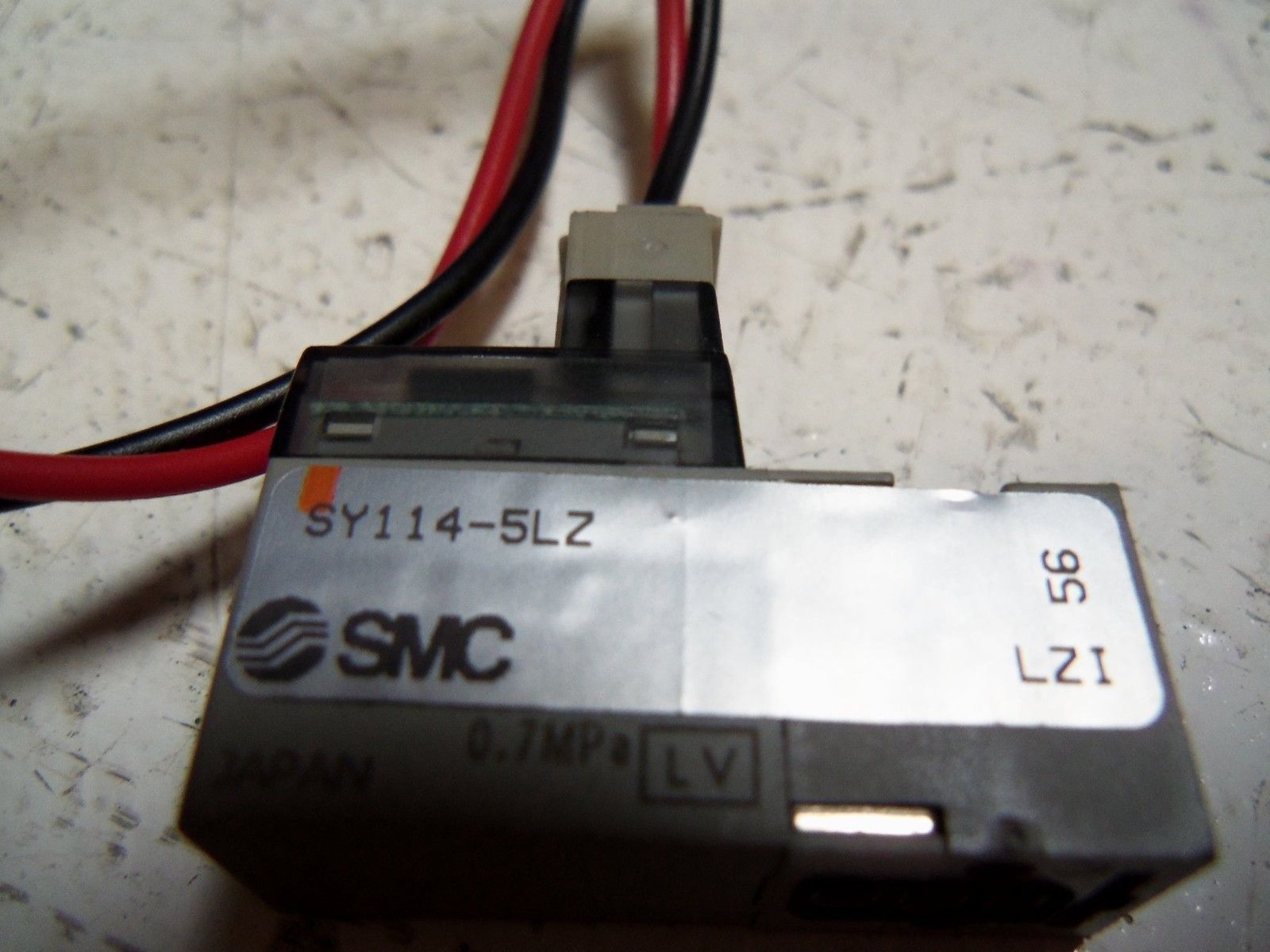 SMC SY114-5LZ SOLENOID VALVE UNMP