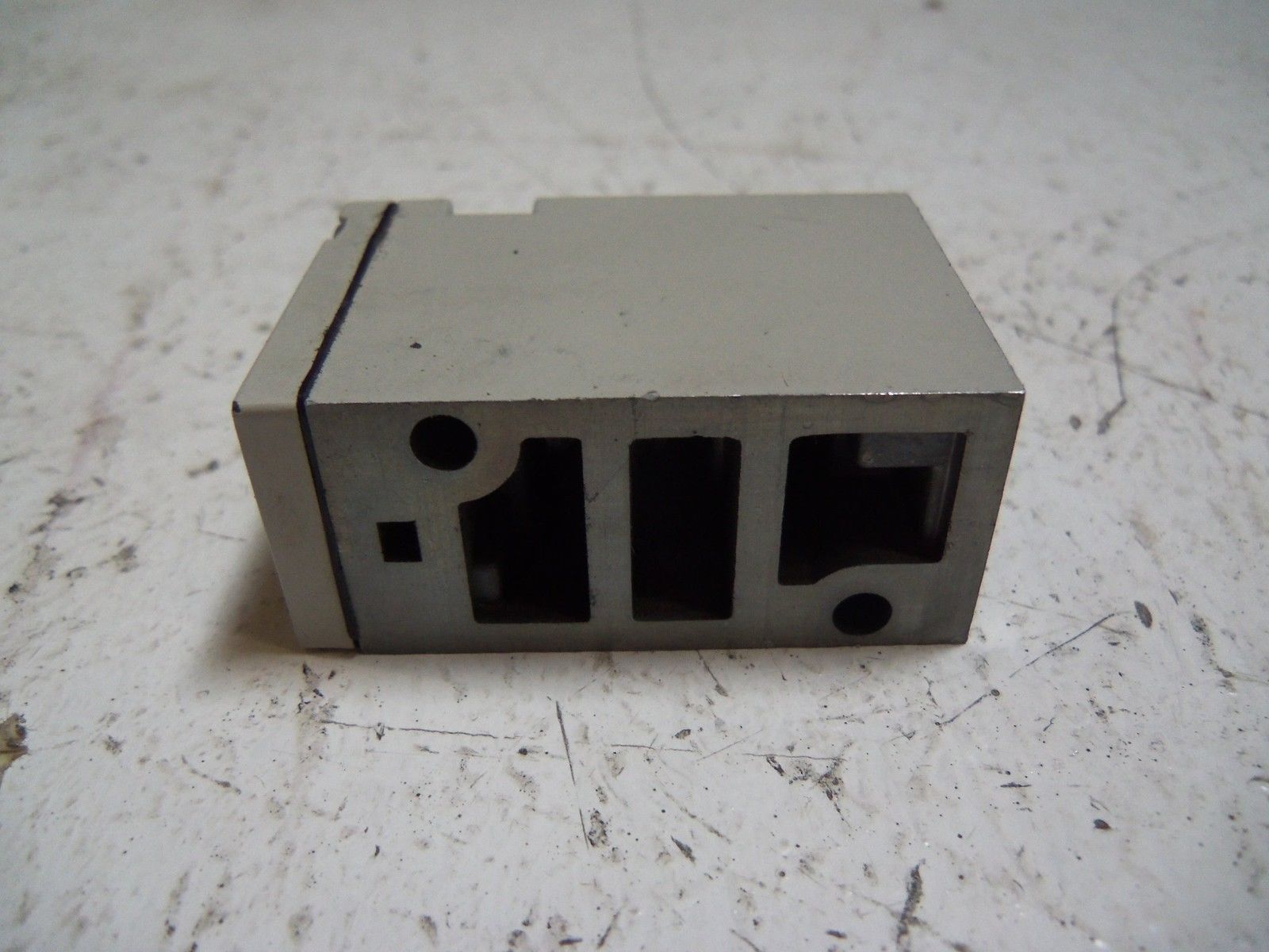 SMC SYJ714-5L0Z SOLENOID VALVE UNMP