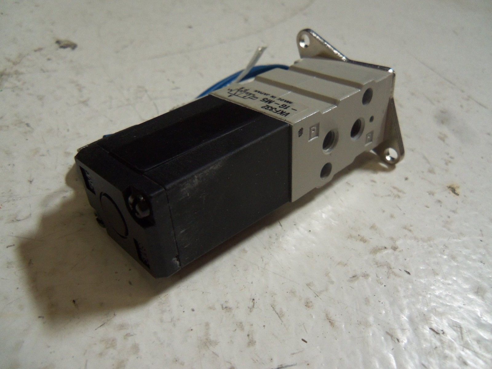 SMC VKF332-1G-M5 SOLENOID VALVE UNMP