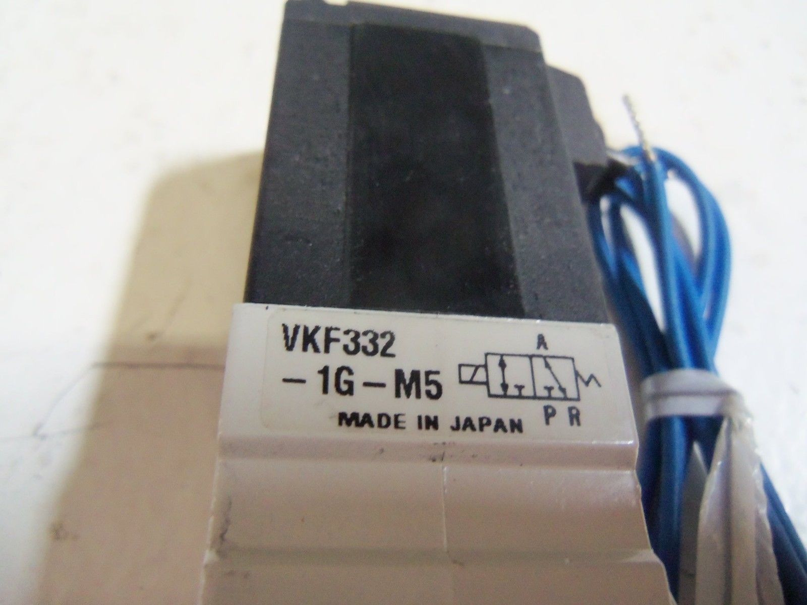 SMC VKF332-1G-M5 SOLENOID VALVE UNMP